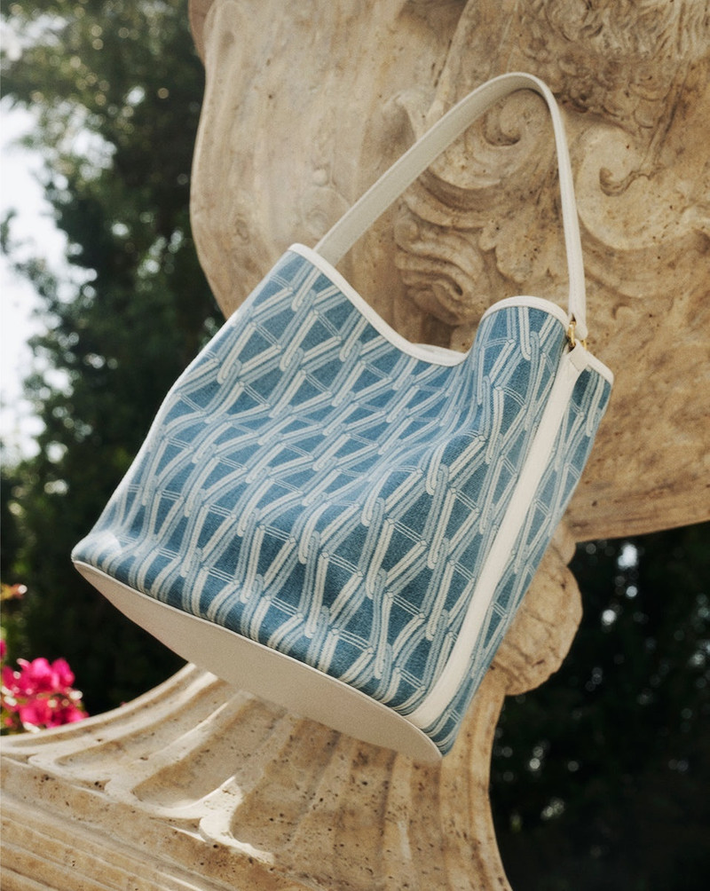 LARGE V-LINK BUCKET BAG 7