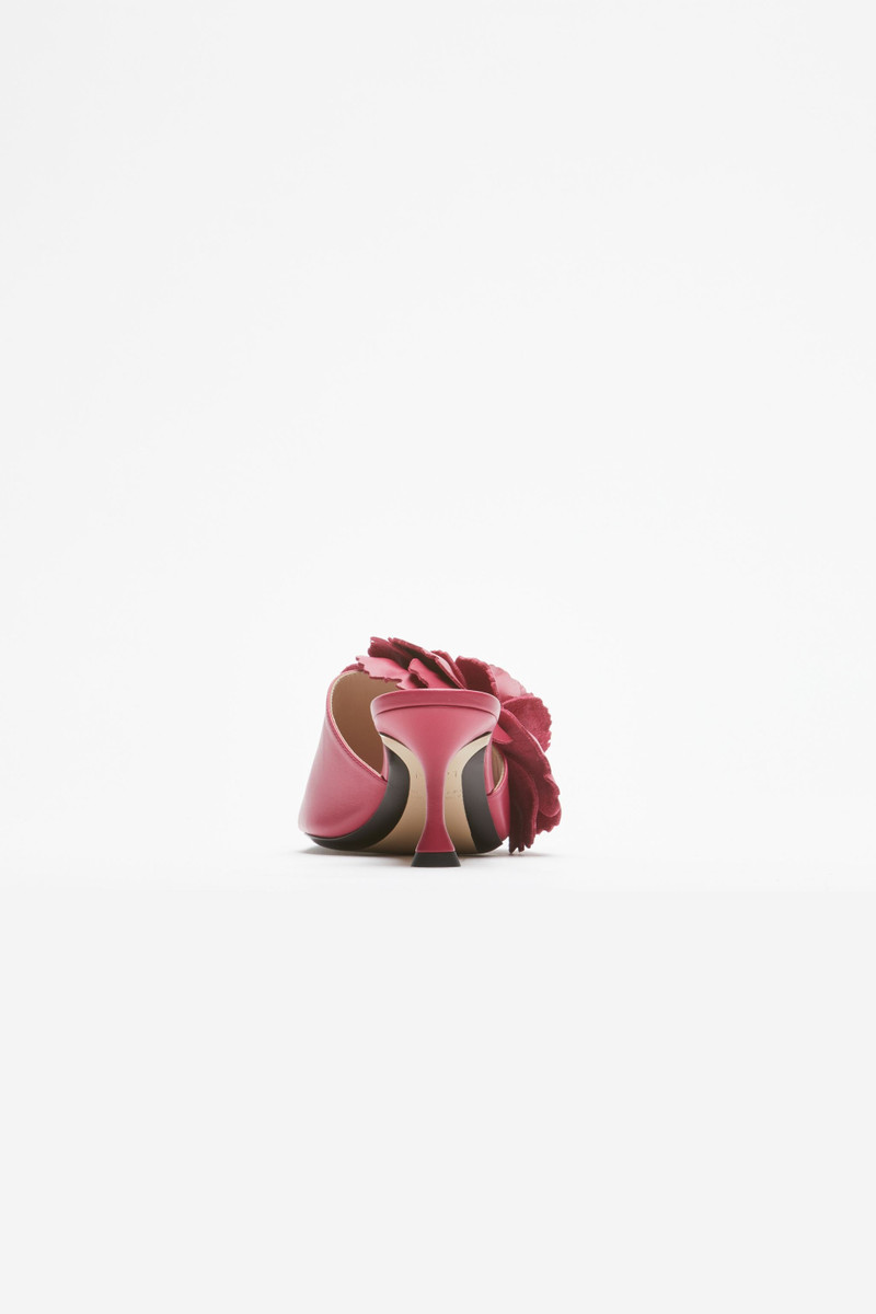 N°21 ROSE-EMBELLISHED MULES outlook
