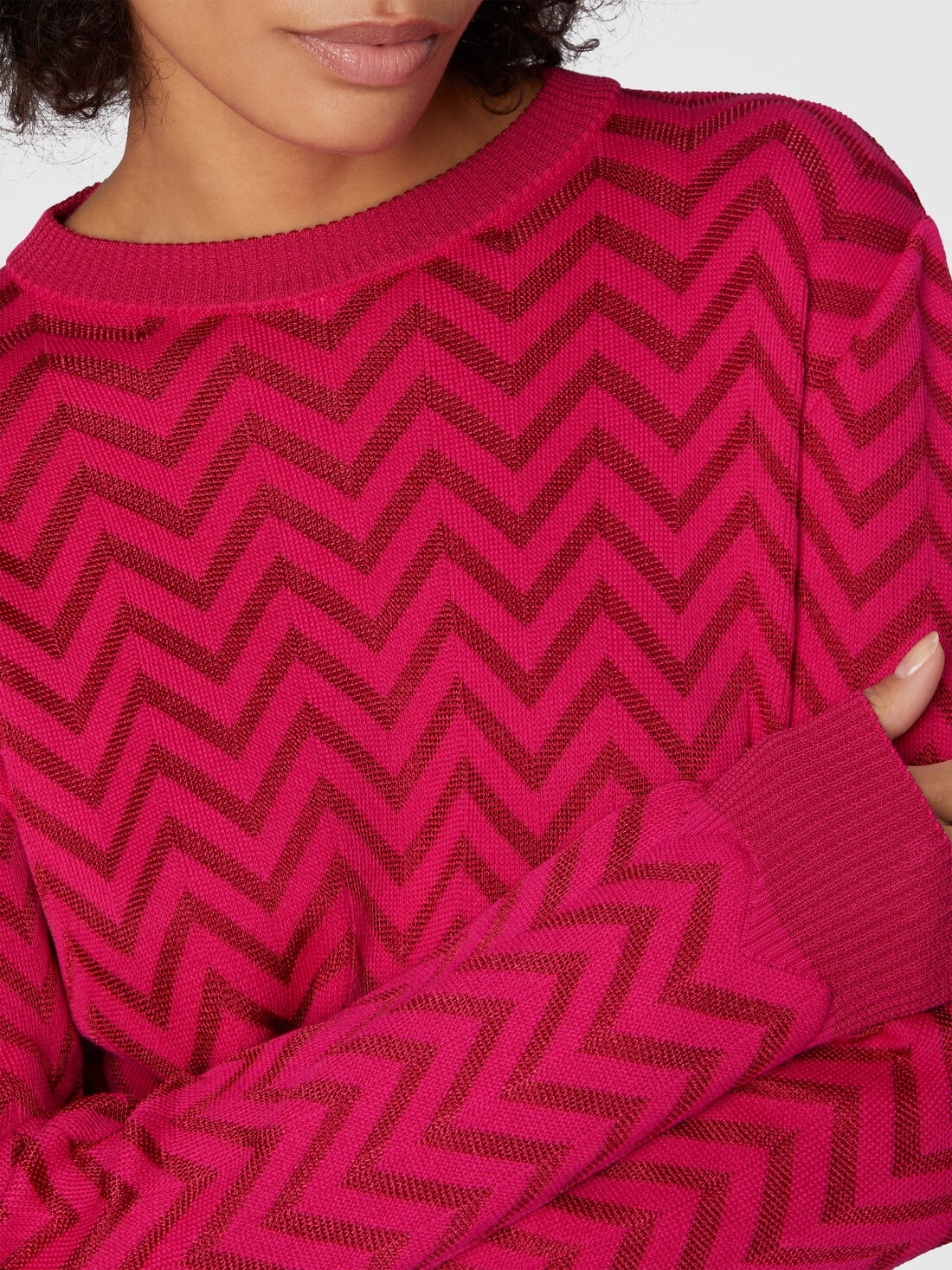 Tone-on-tone chevron crewneck sweater - 5