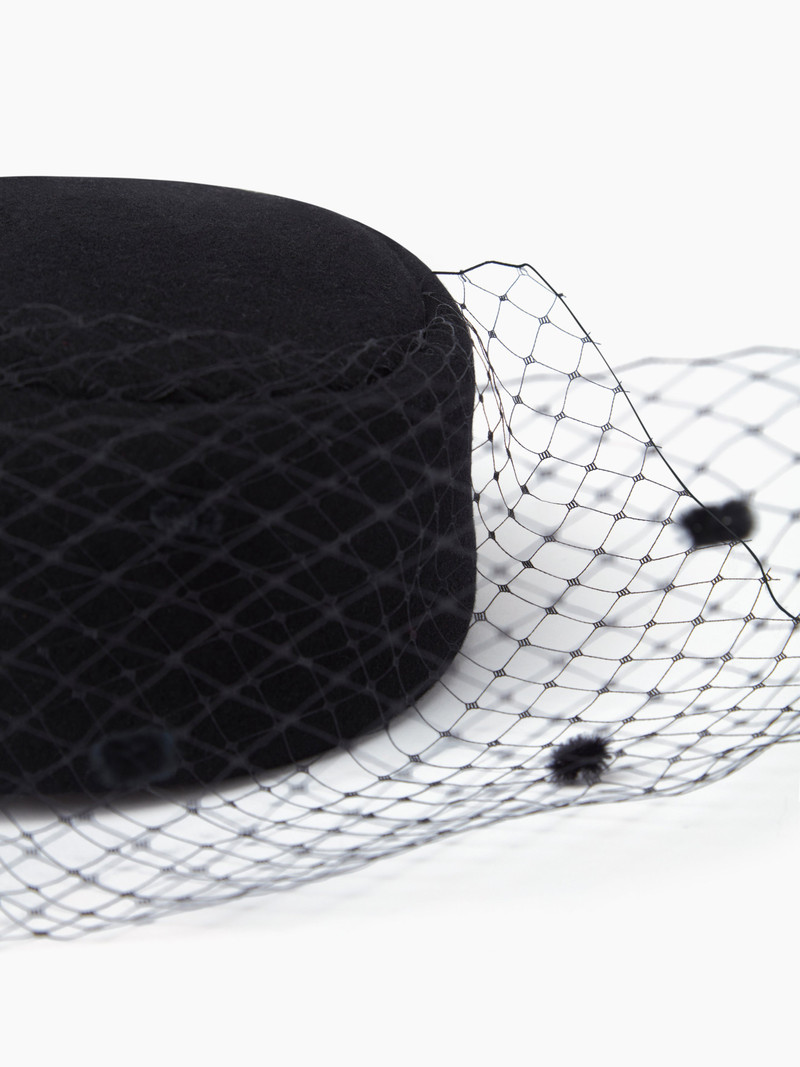 NINA RICCI PILLBOX HAT WITH VEIL outlook