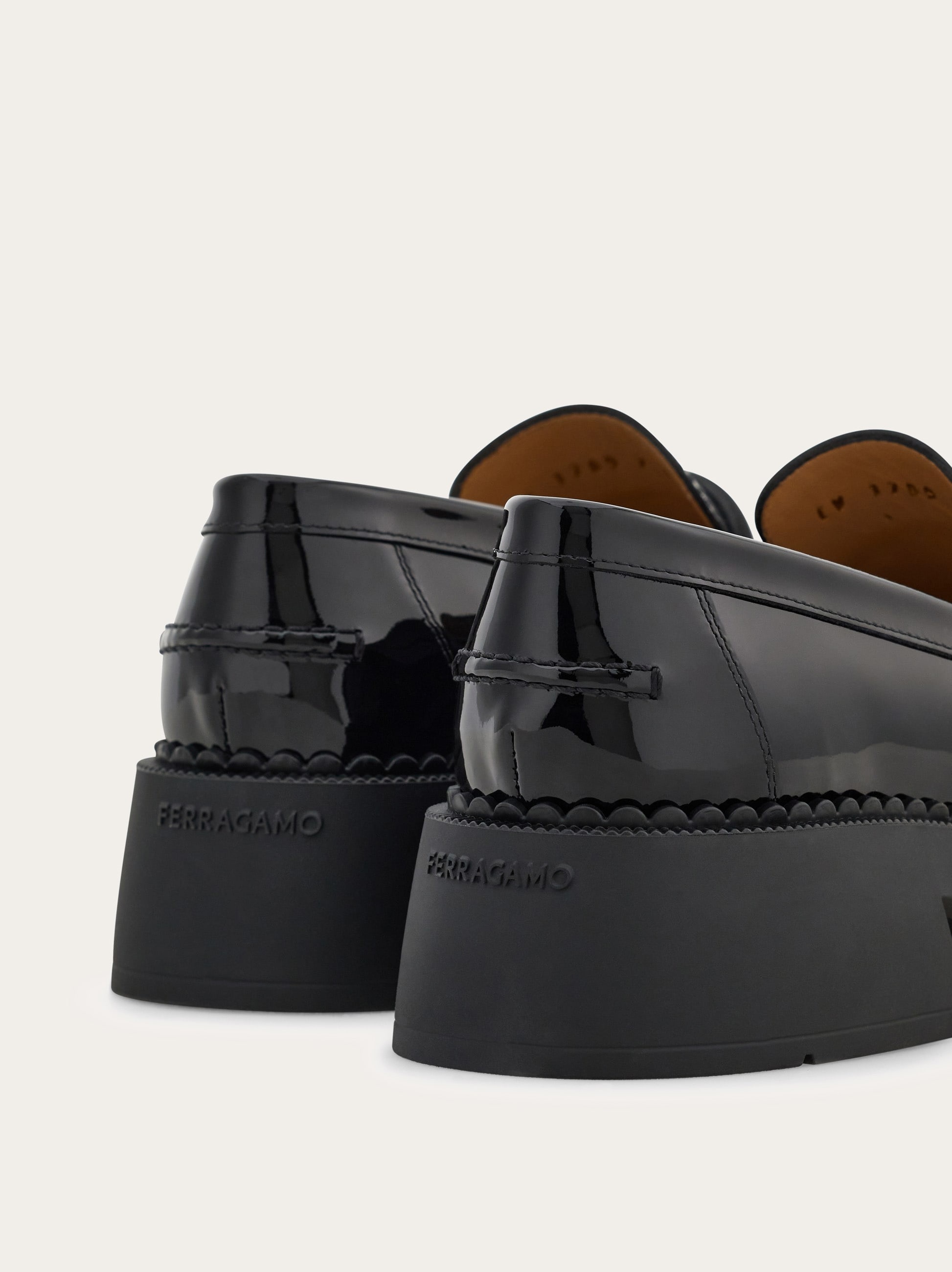 Hug buckle chunky loafer - 4
