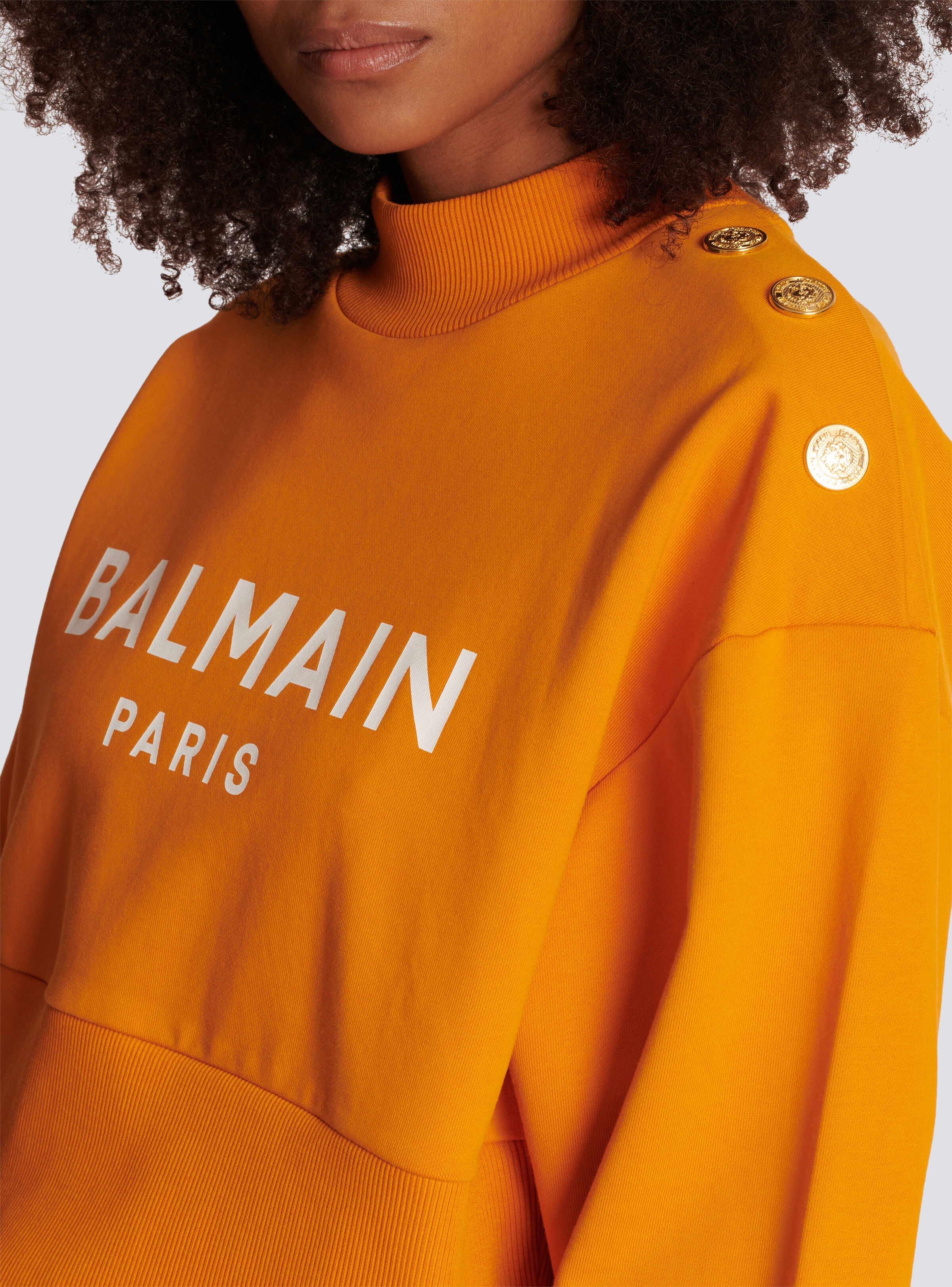 Eco-responsible cotton cropped sweatshirt with Balmain logo print - 5