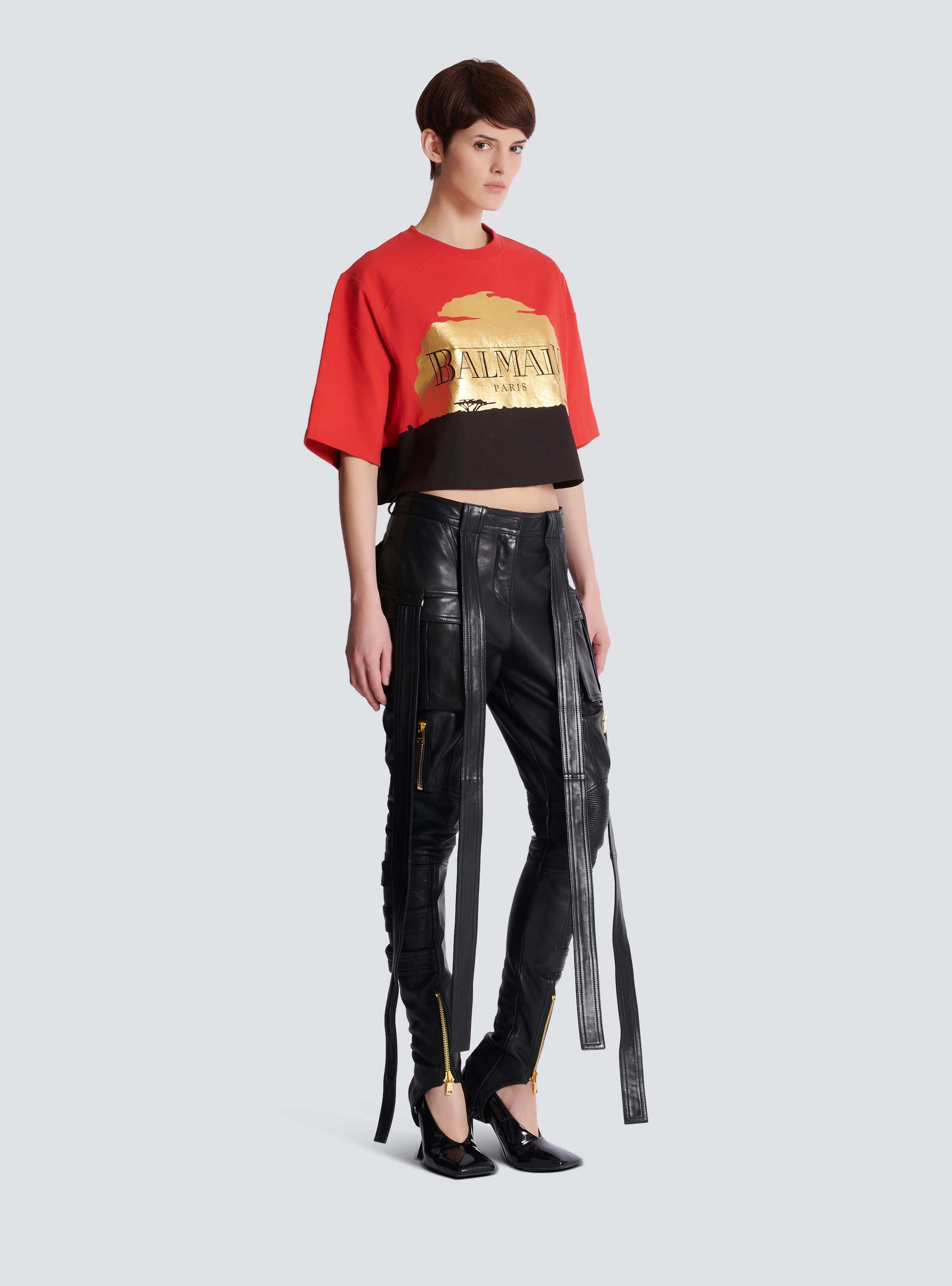 Disney x Balmain: The Lion King - Cropped T-shirt with Sunset print - 3