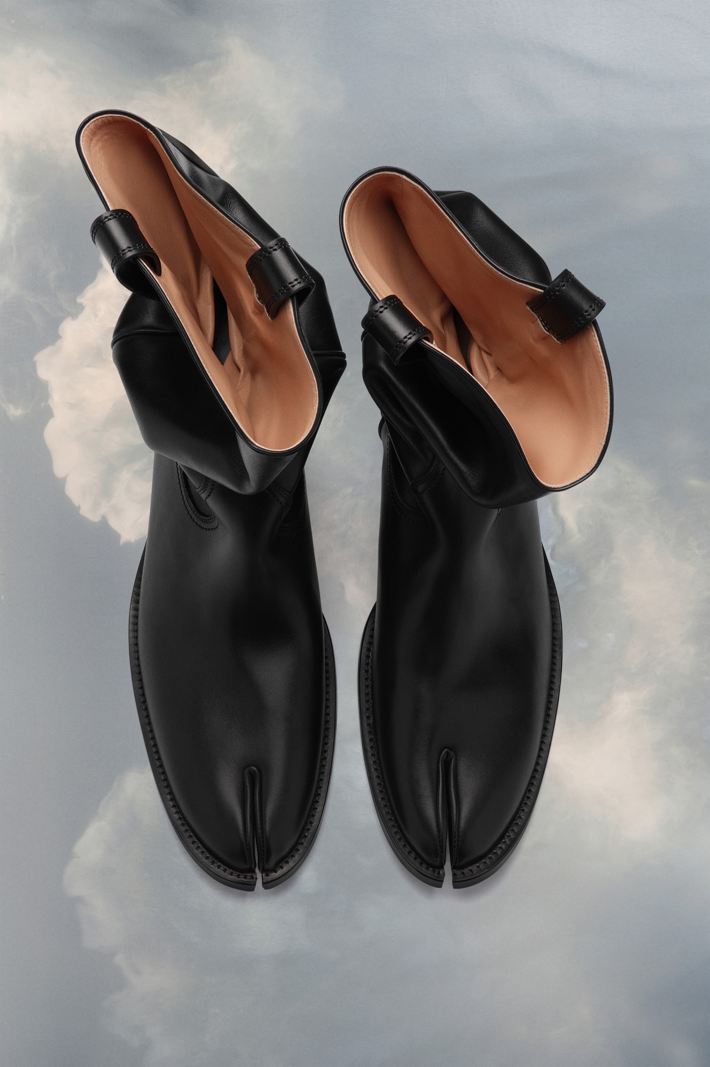 Maison Margiela Tabi flat ankle boots (Black Size 43)