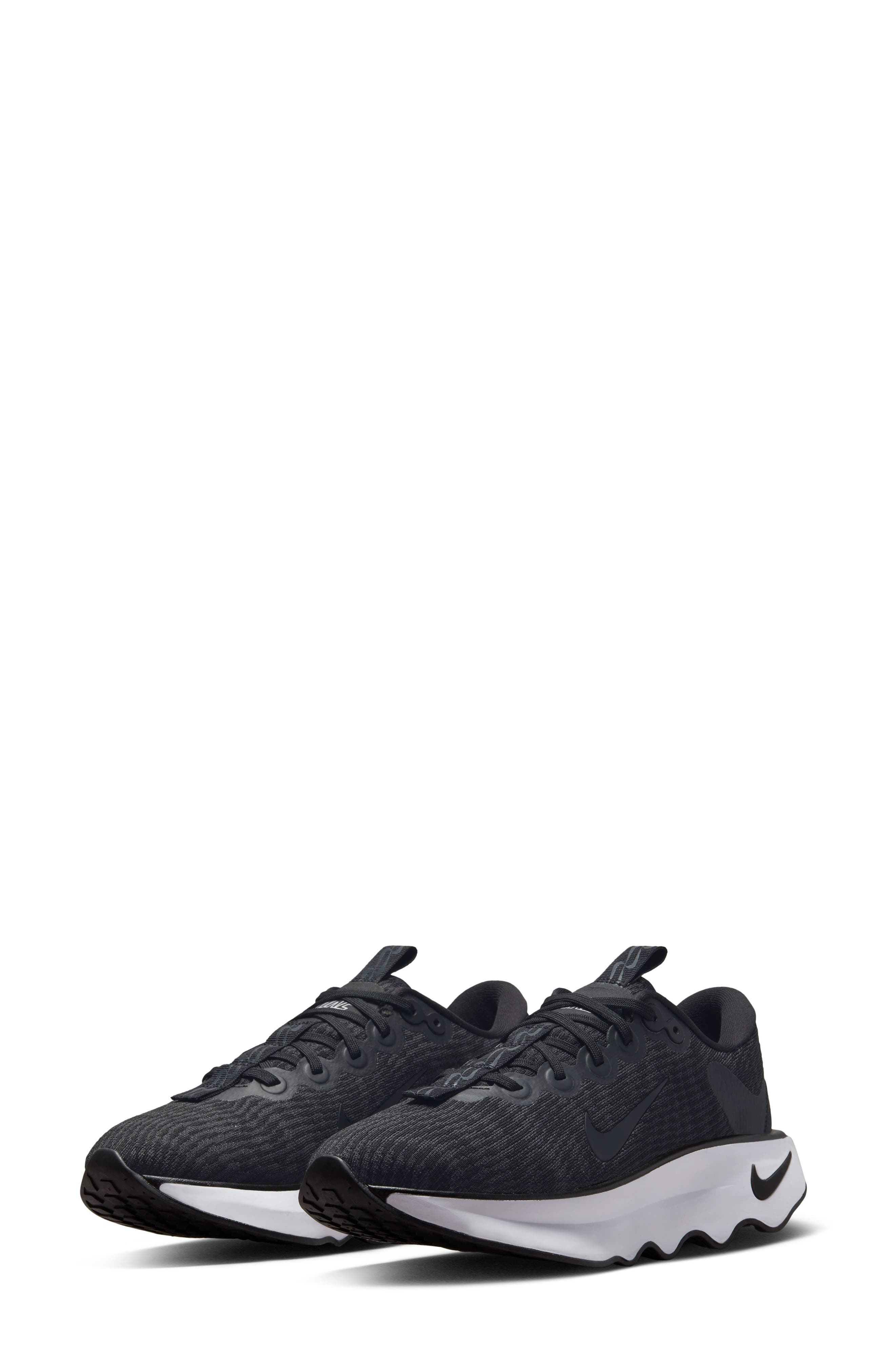 Nike Nike Motiva Road Runner Walking Shoe in Black/Black