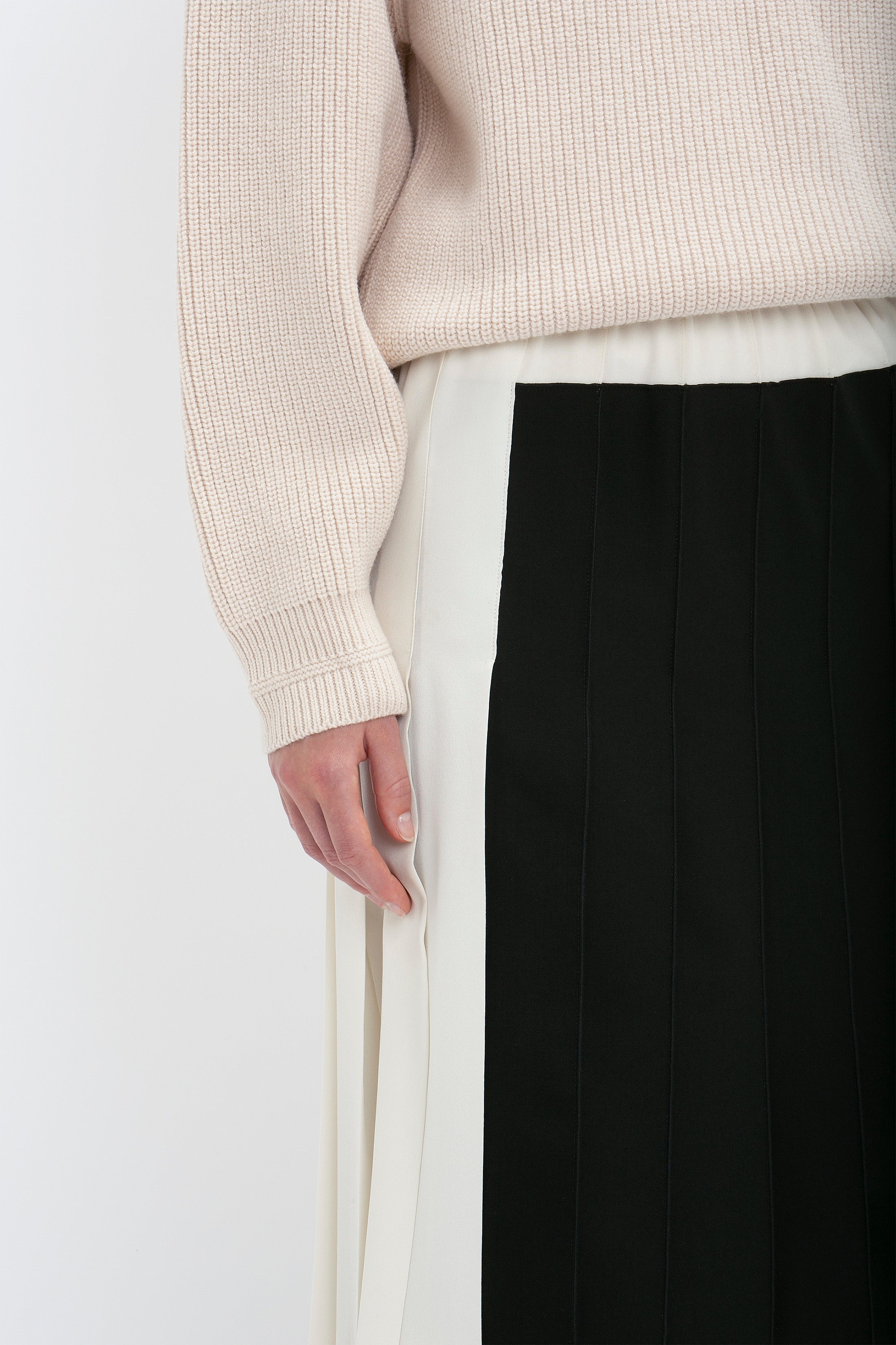 Pleated Panel Detail Skirt In Vanilla - 5