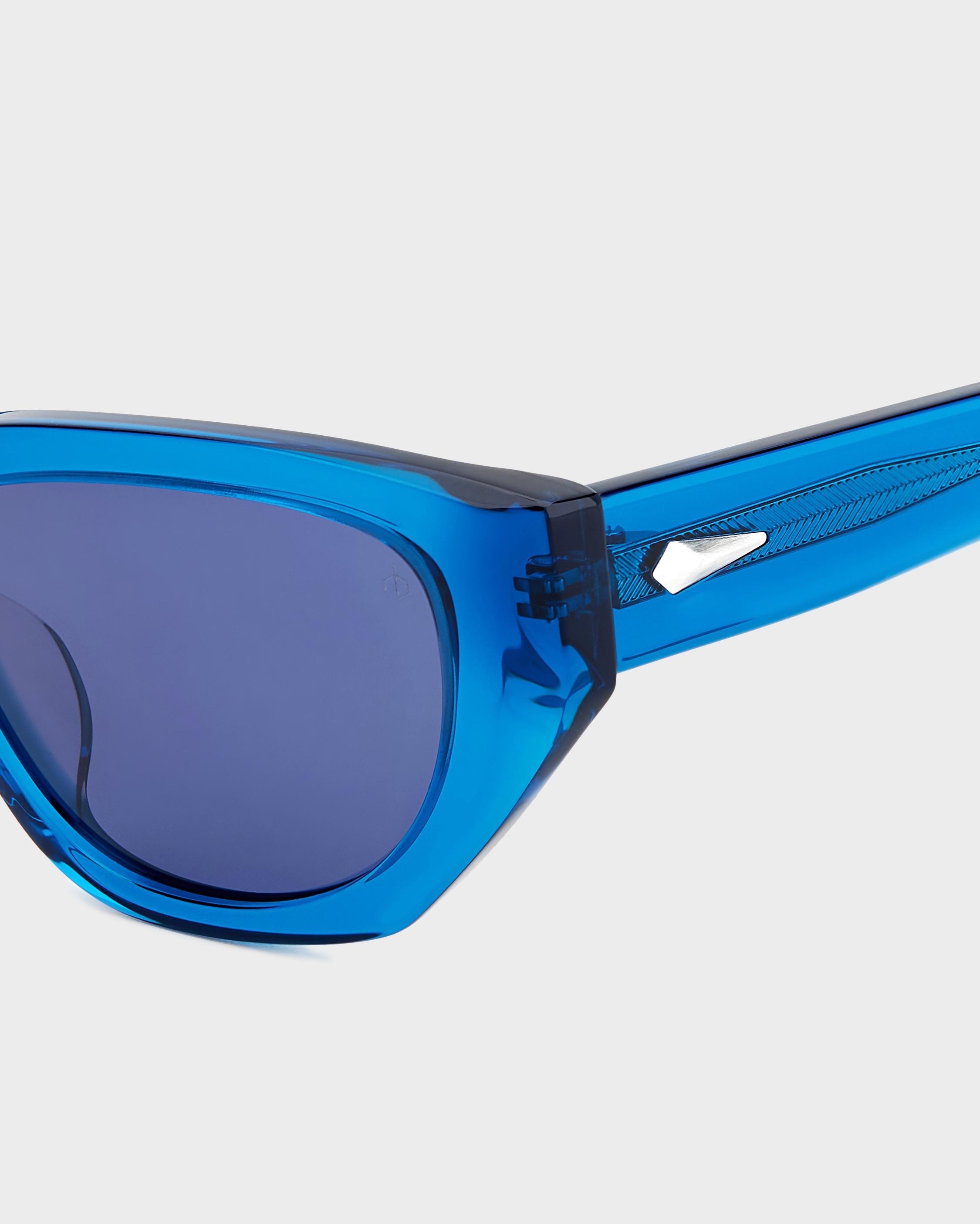 Lena
Butterfly Sunglasses - 3