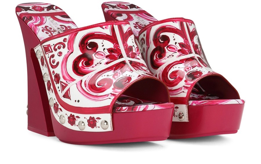 Majolica-print polished calfskin clogs - 2