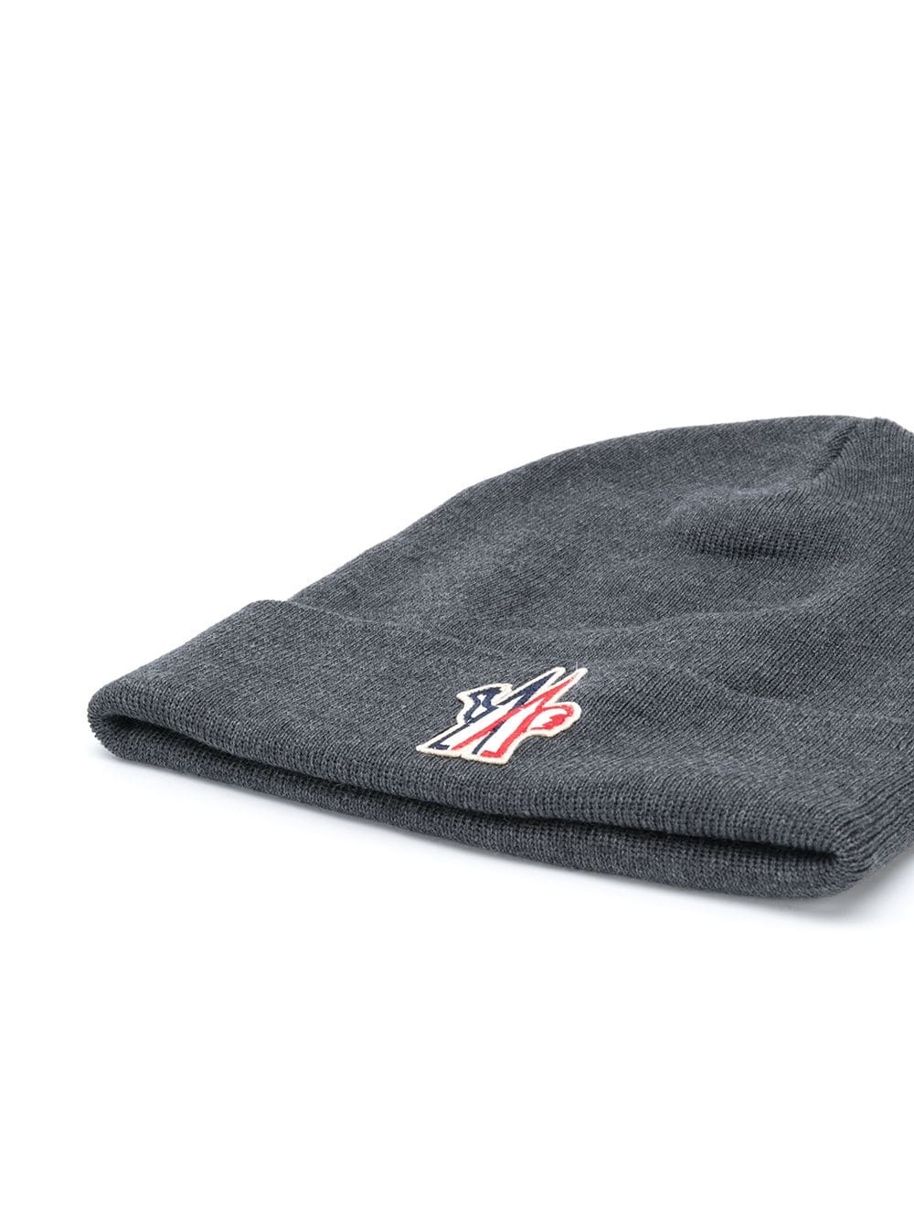 logo patch knitted beanie - 2