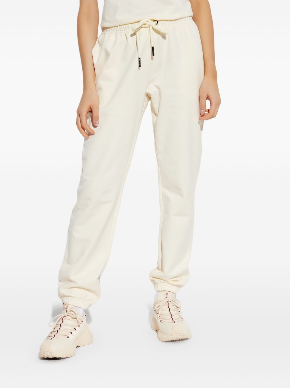 パンツ MONCLER LOGO COTTON SWEATPANTS Moncler logo-patch Sweatpants | Black | FARFETCH