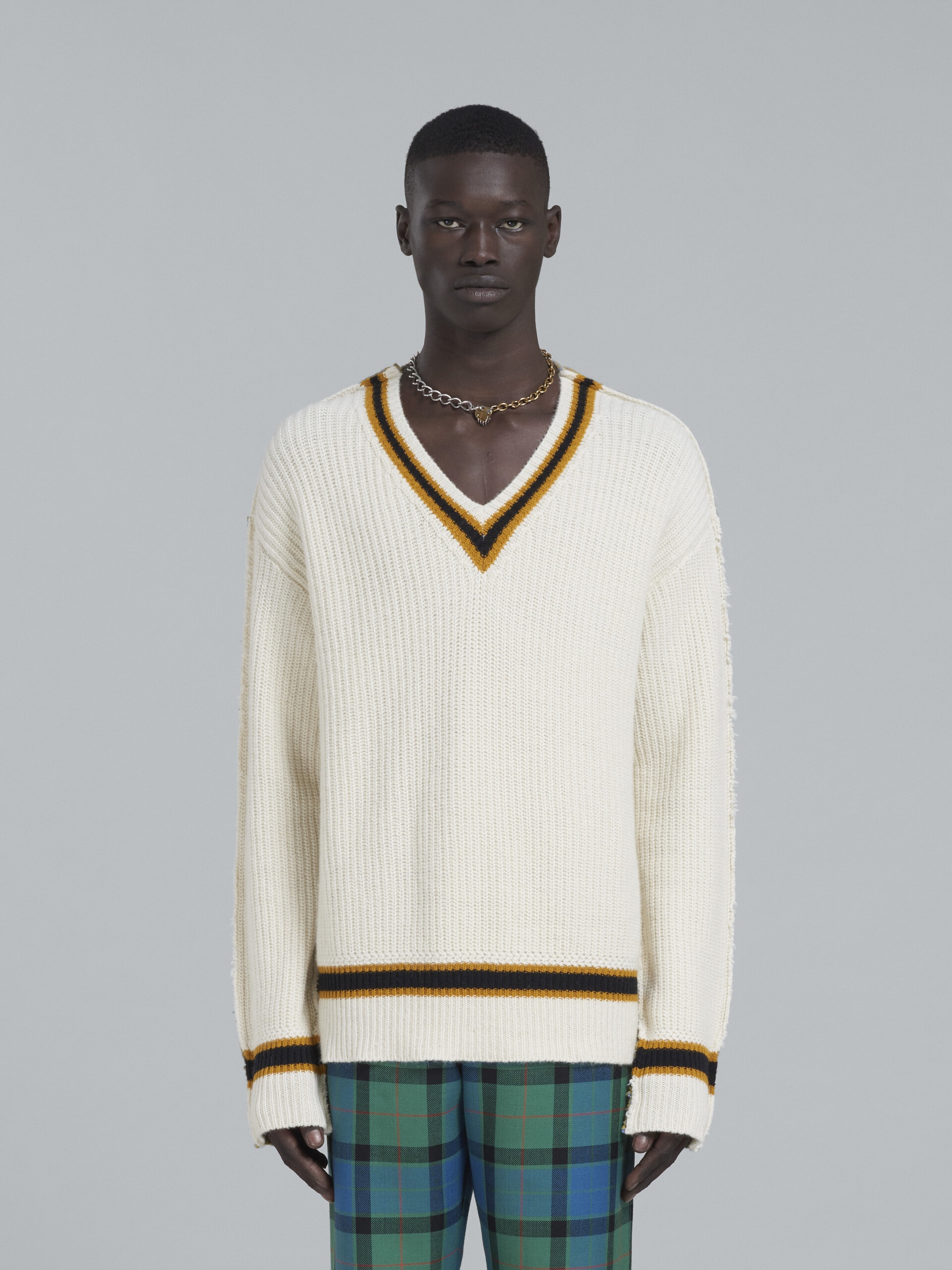 WHITE KNITTED V-NECK SWEATER - 2
