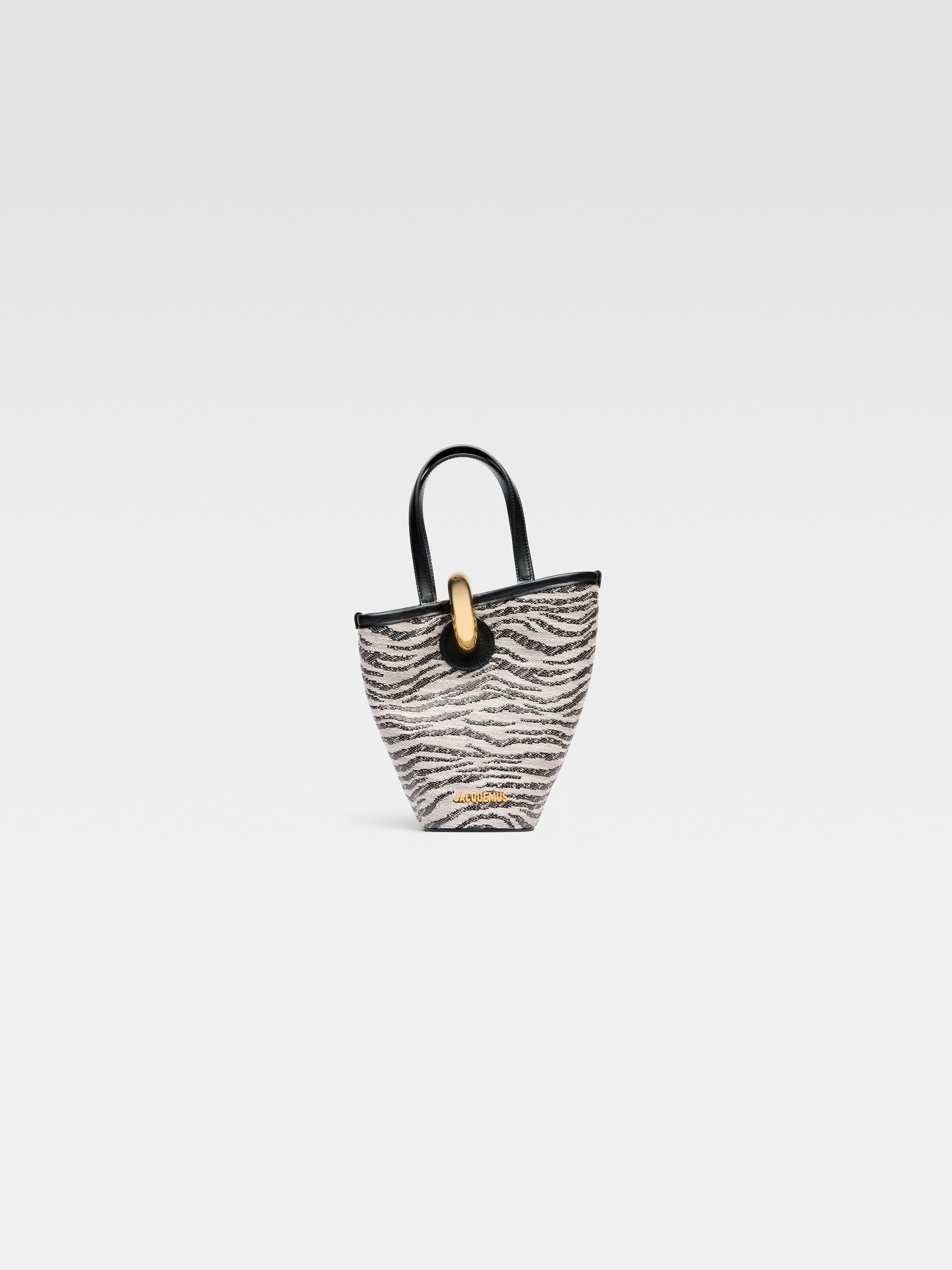【関税＆送料込み】Jacquemus Le Petit Bambola Jacquemus Le Petit Bambola Ring Leather Bucket Bag | Neiman
