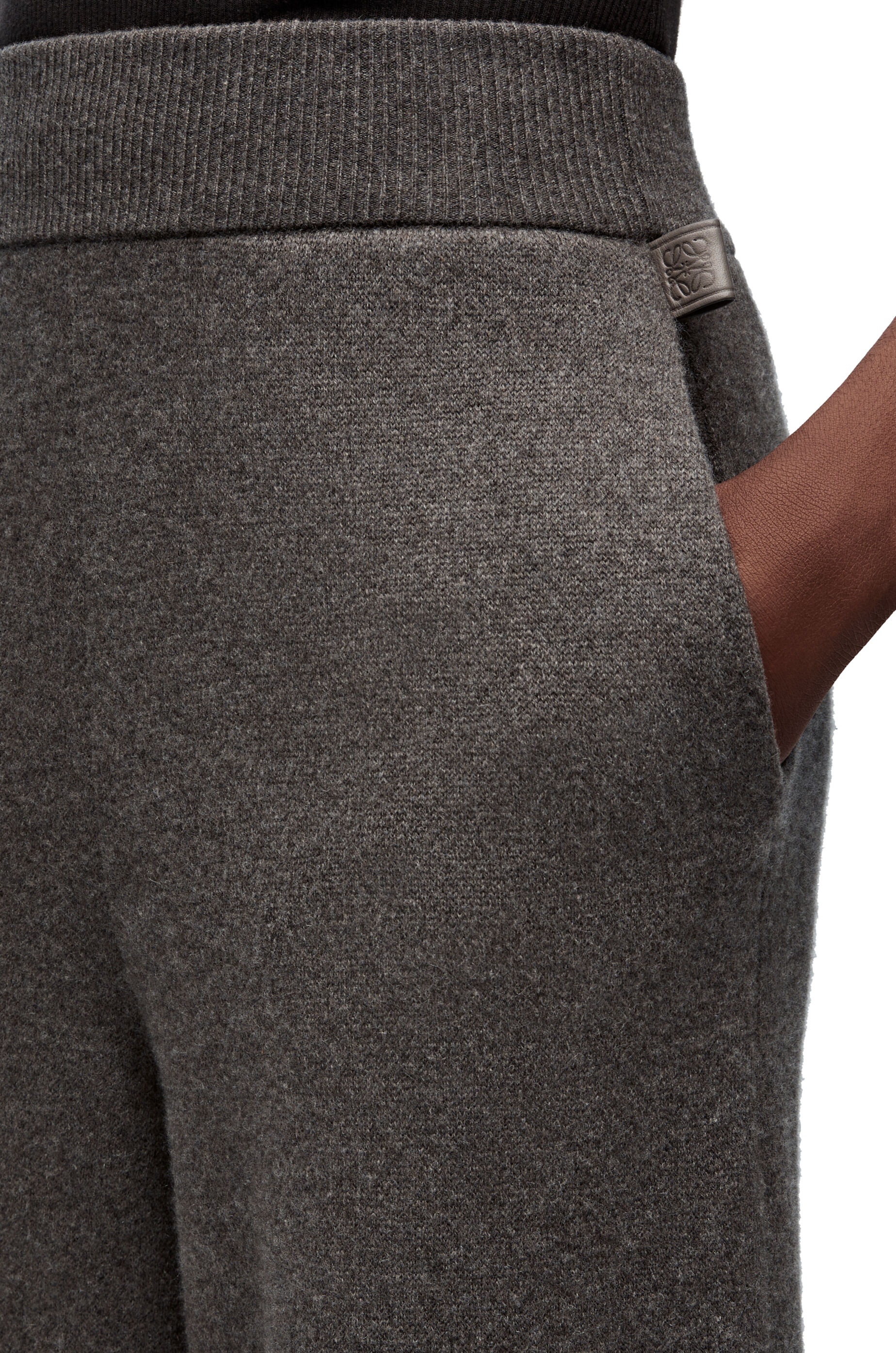 Cropped trousers in cashmere - 5