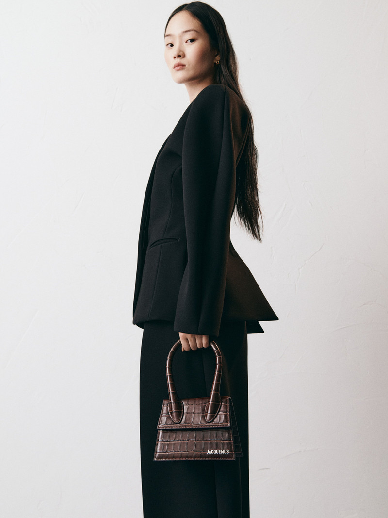 JACQUEMUS The medium Chiquito outlook