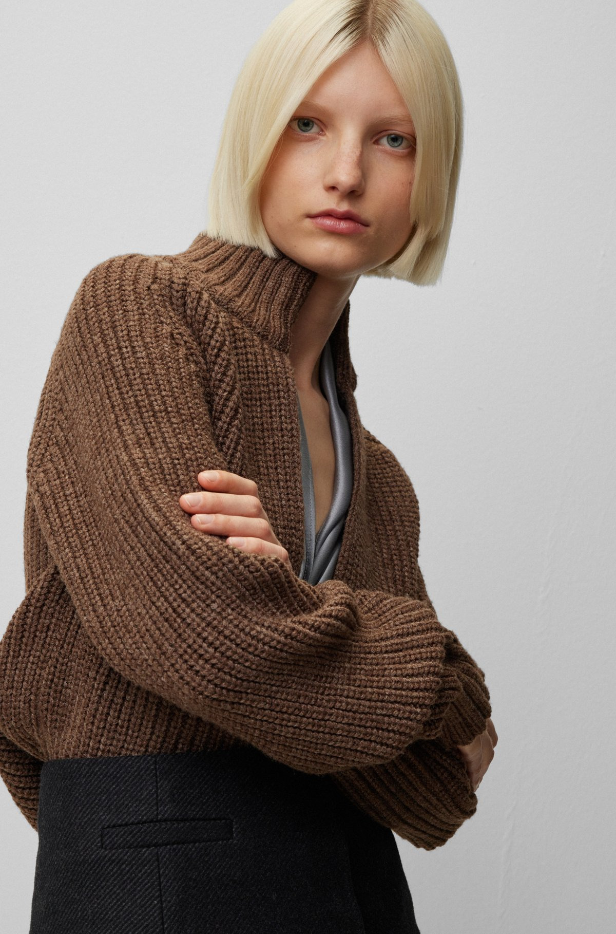 V-NECK SWEATER IN A WOOL AND SILK BLEND - 5
