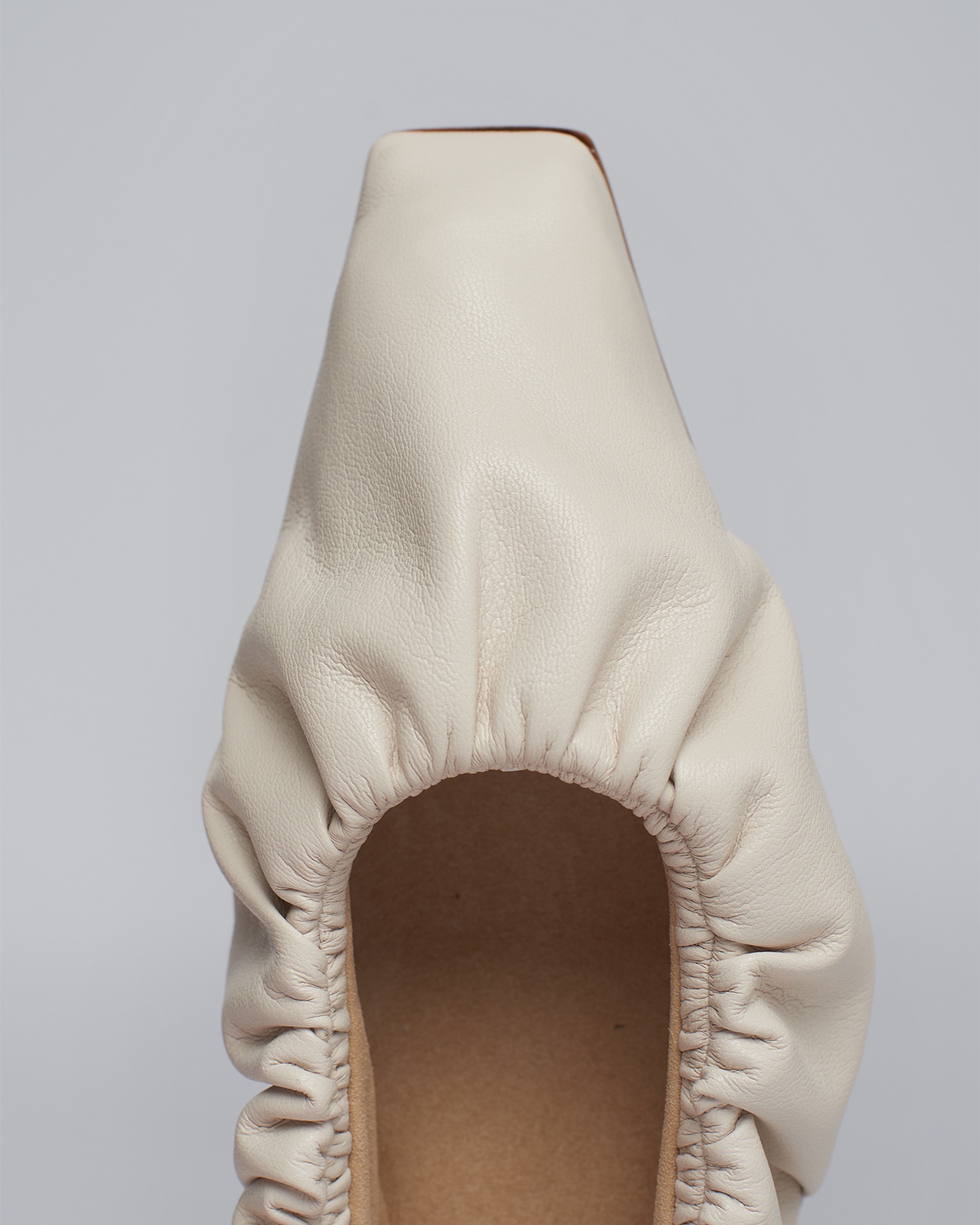 MATANGI - Ruched vegan leather flats - Off white - 3