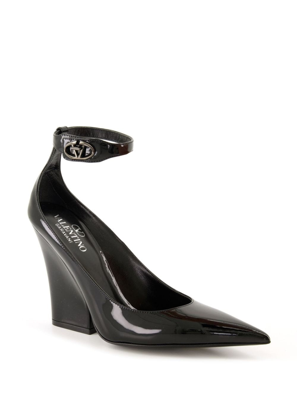 VLogo-plaque patent pumps - 2