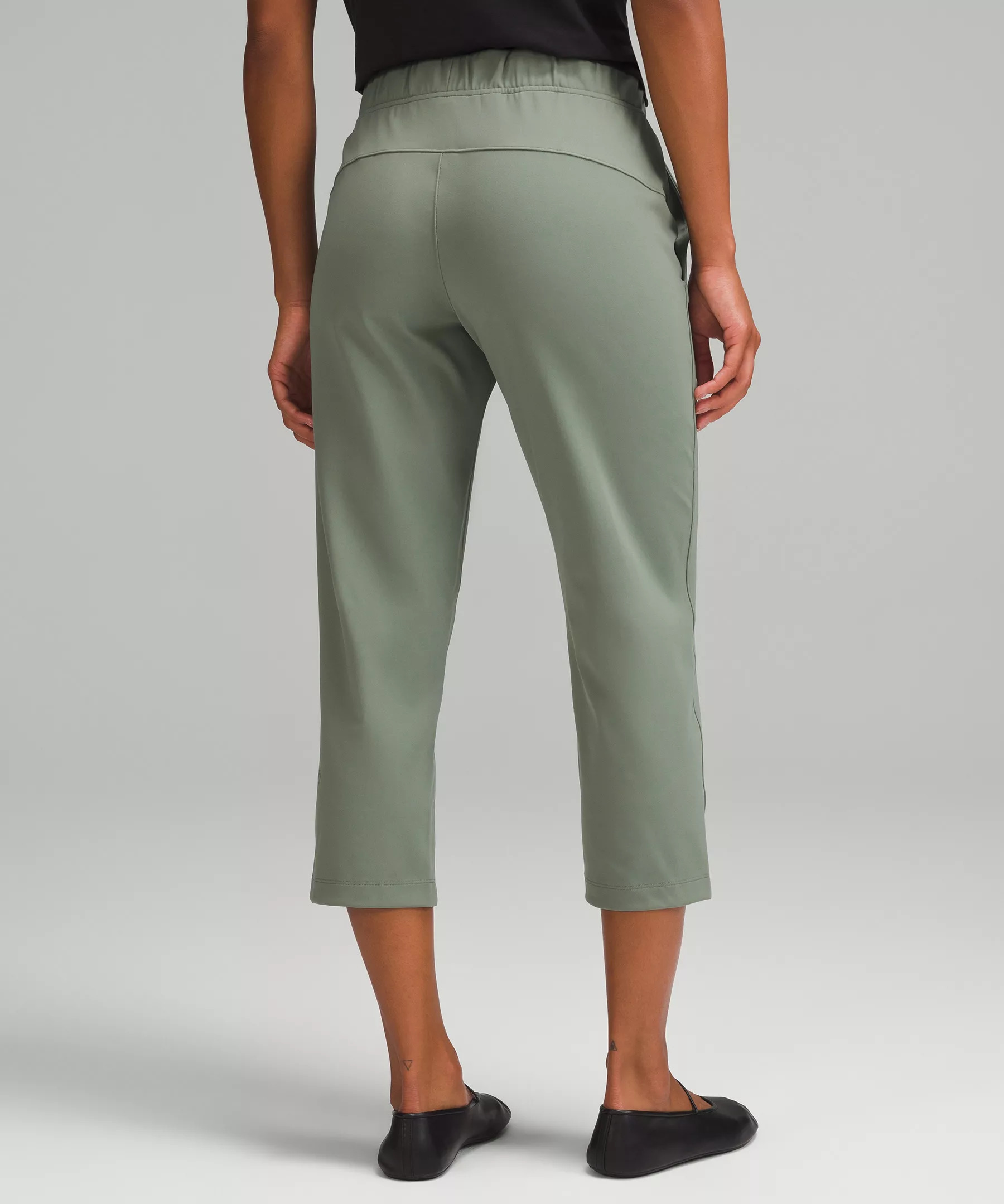 Luxtreme Slim-Fit Pull-On Mid-Rise Cropped Pant - 3