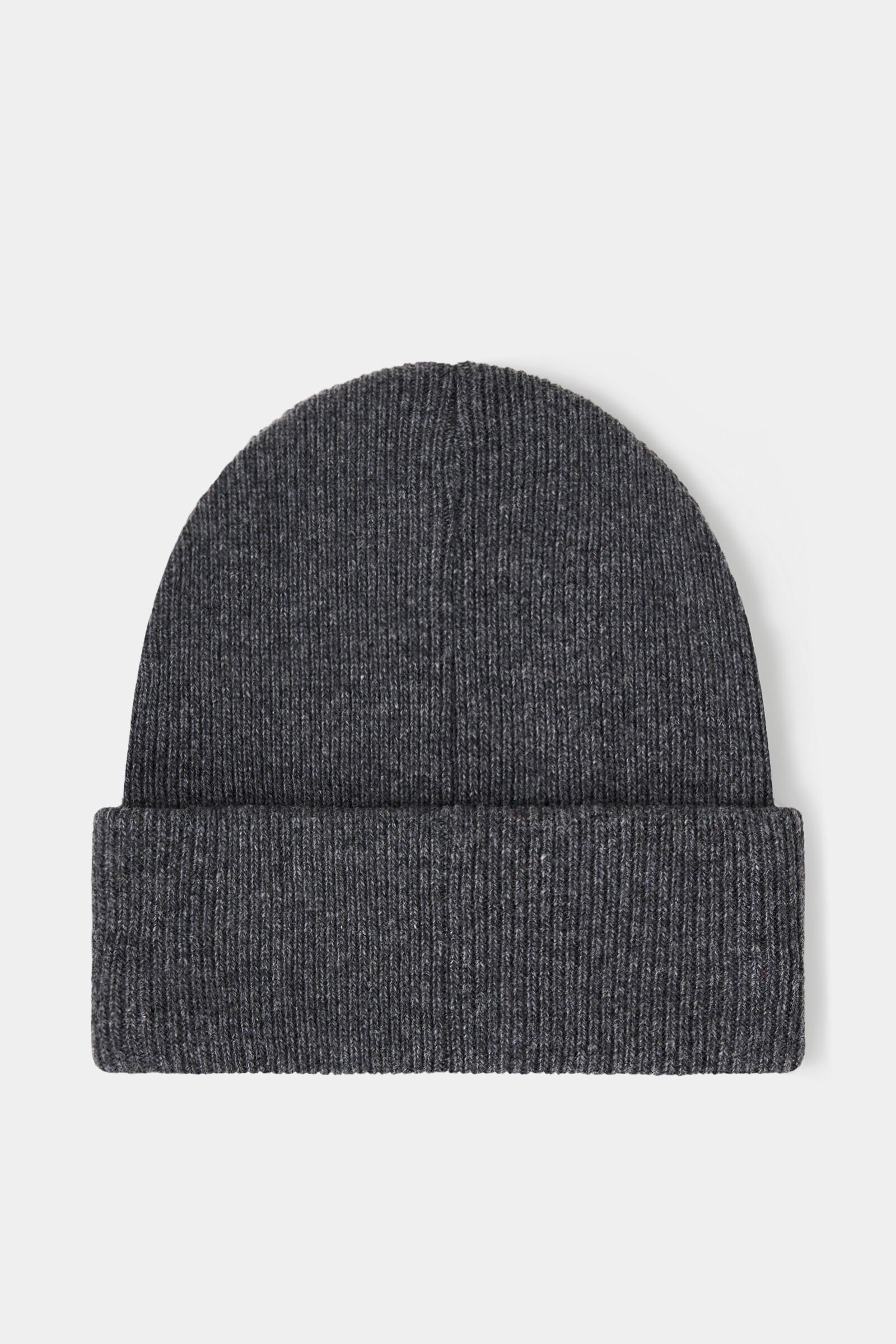 Gustav Beanie in Anthracite - 2