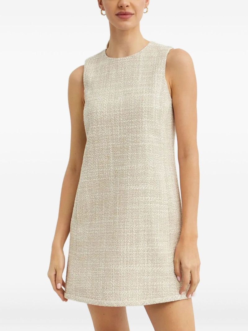 Sleeveless Tweed 이동 복장 3
