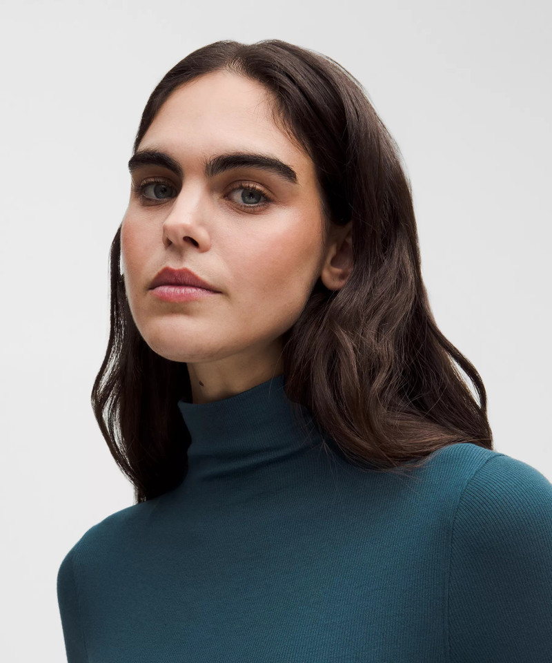 Hold Tight Long-Sleeve Turtleneck 4