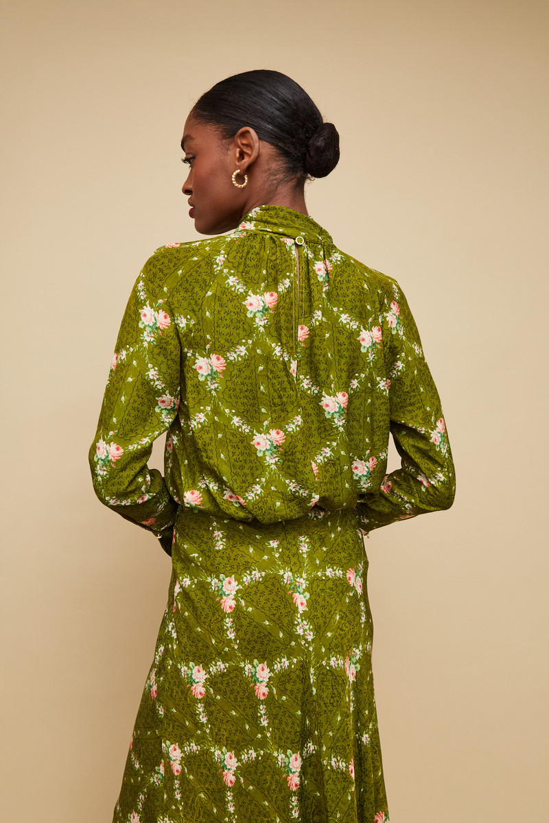 Sundance Top Breezy Printed Blouse with a Playful Bow and Timeless Elegance 5