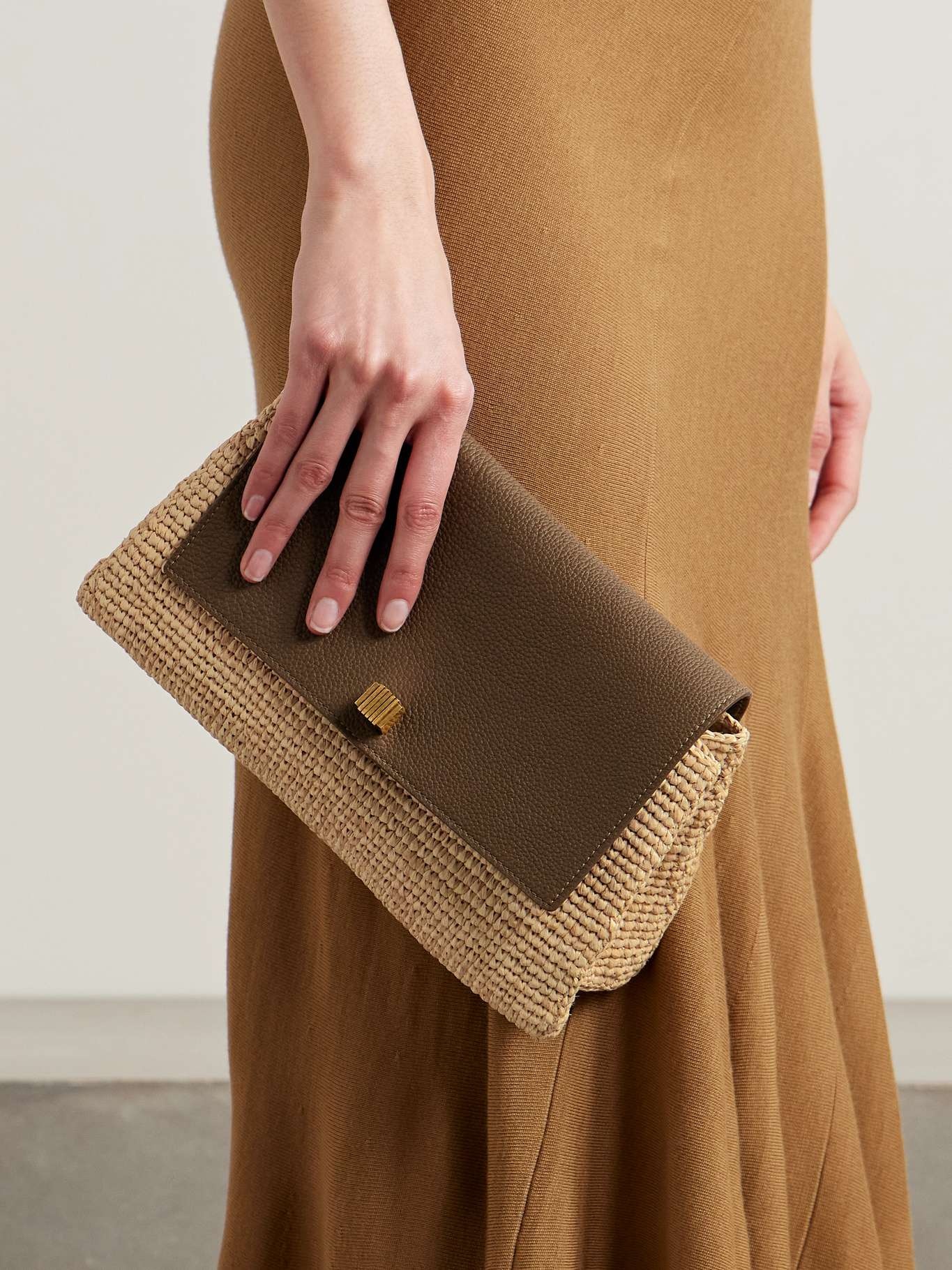 Audrey raffia and textured-leather shoulder bag Neutral - 6