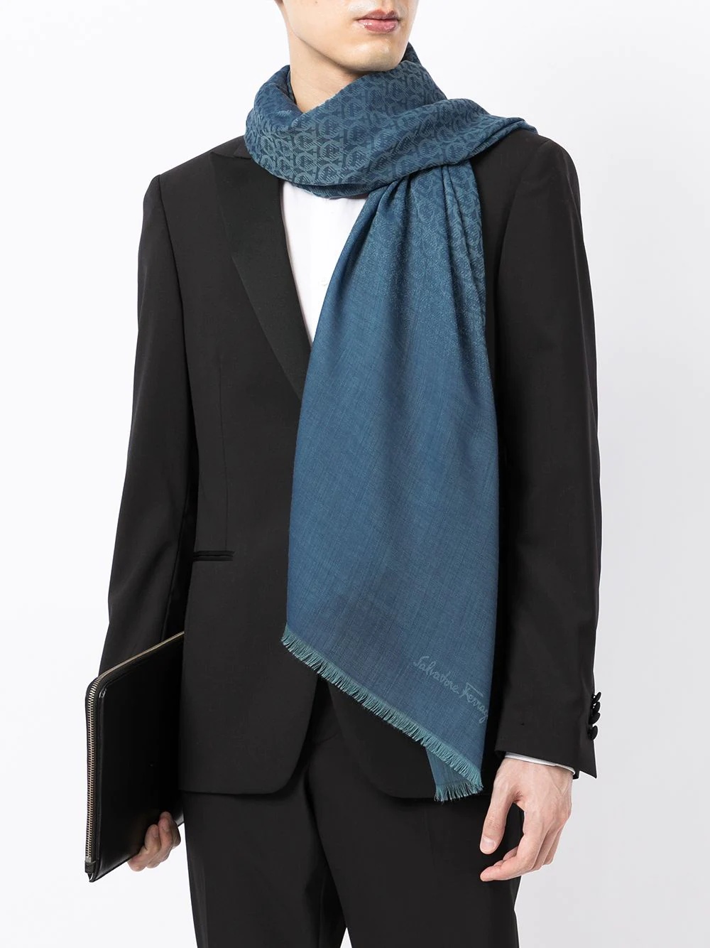 Gancini-motif fringed scarf - 2