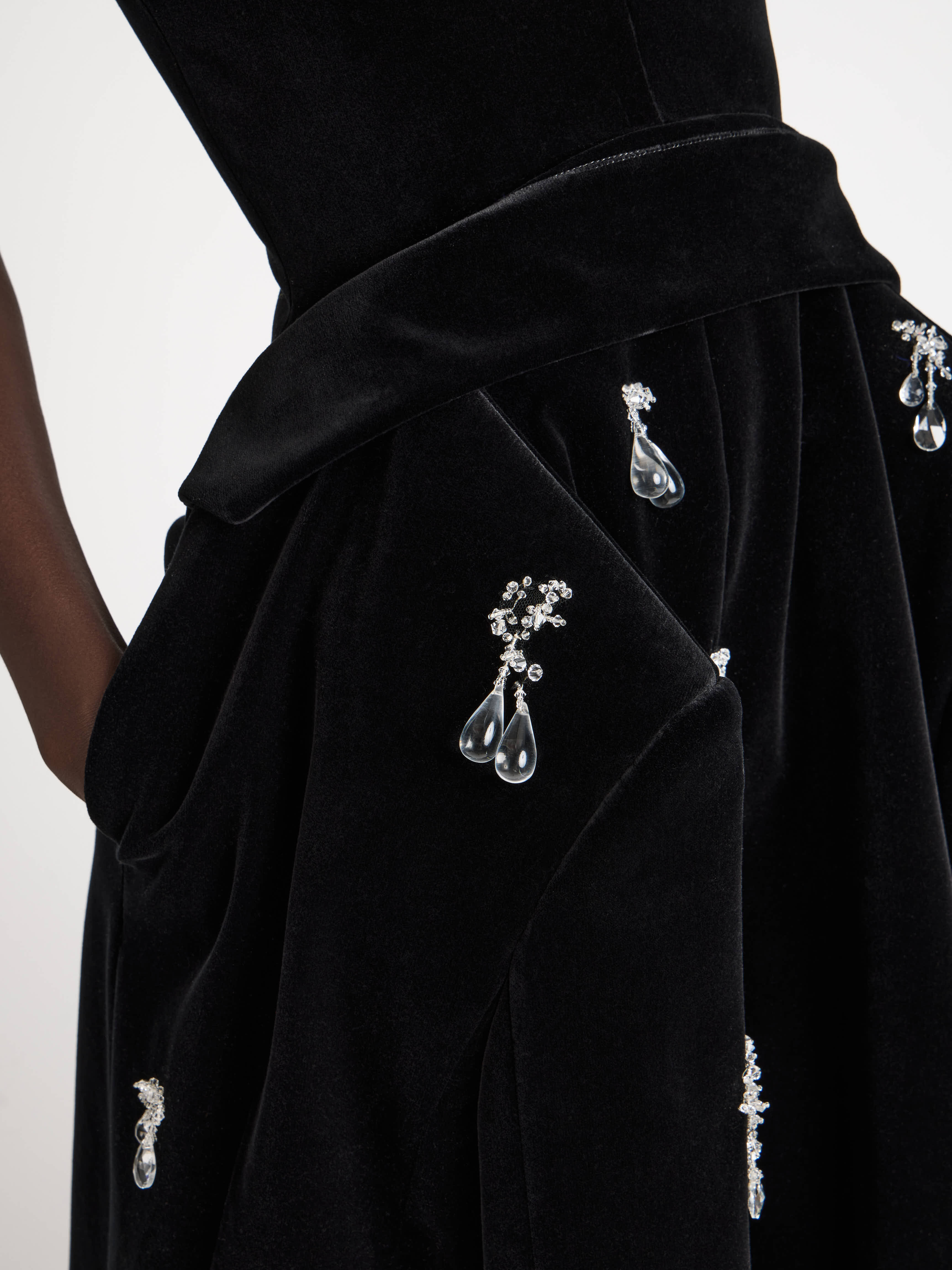STRUCTURED EMBELLISHED DRESS IN BLACK - 7
