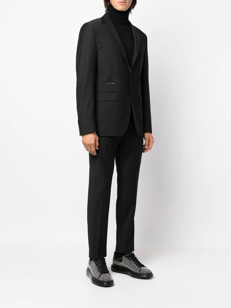 single-breasted two-piece suit 3