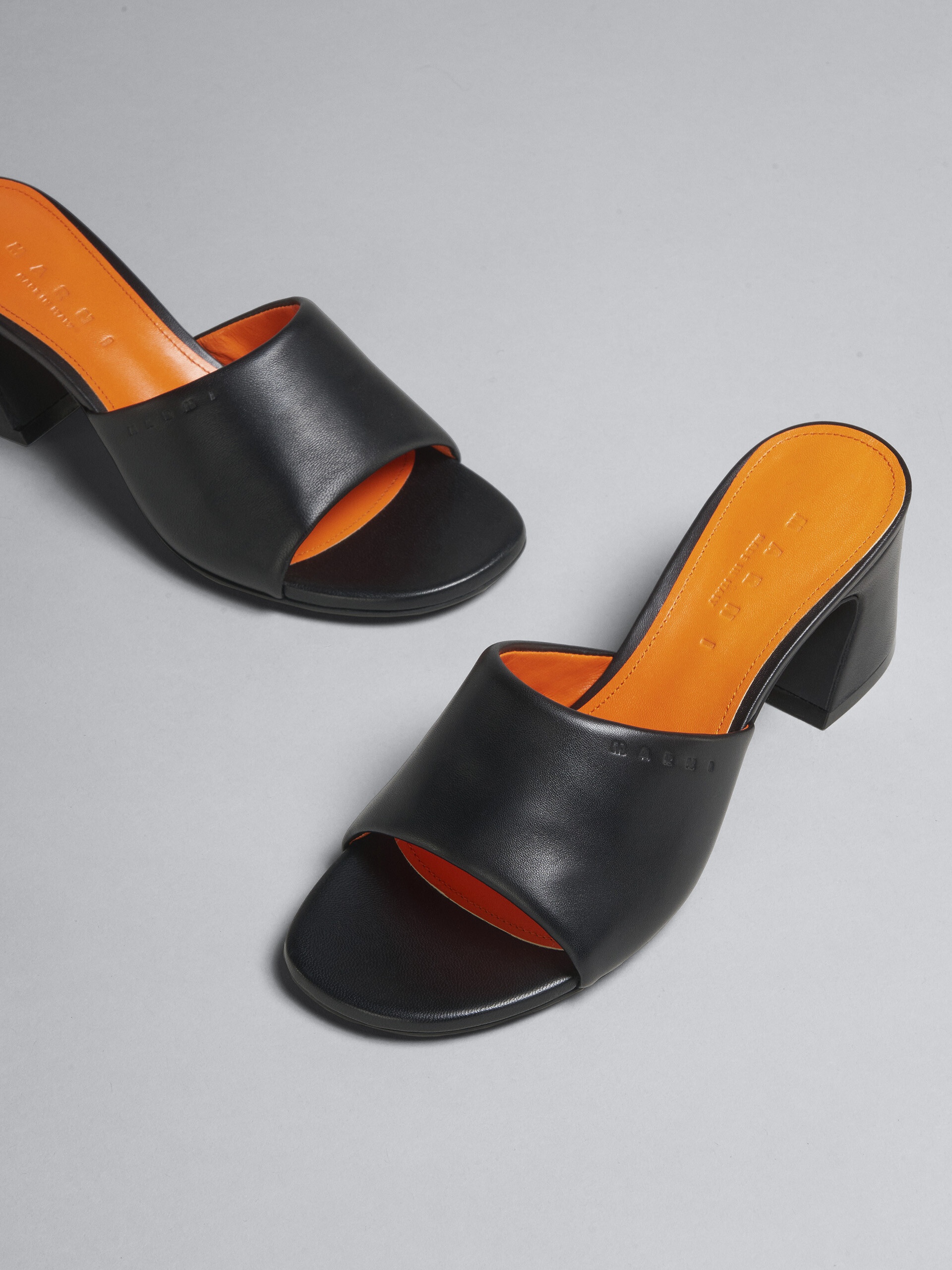 BLACK LEATHER SANDAL - 5