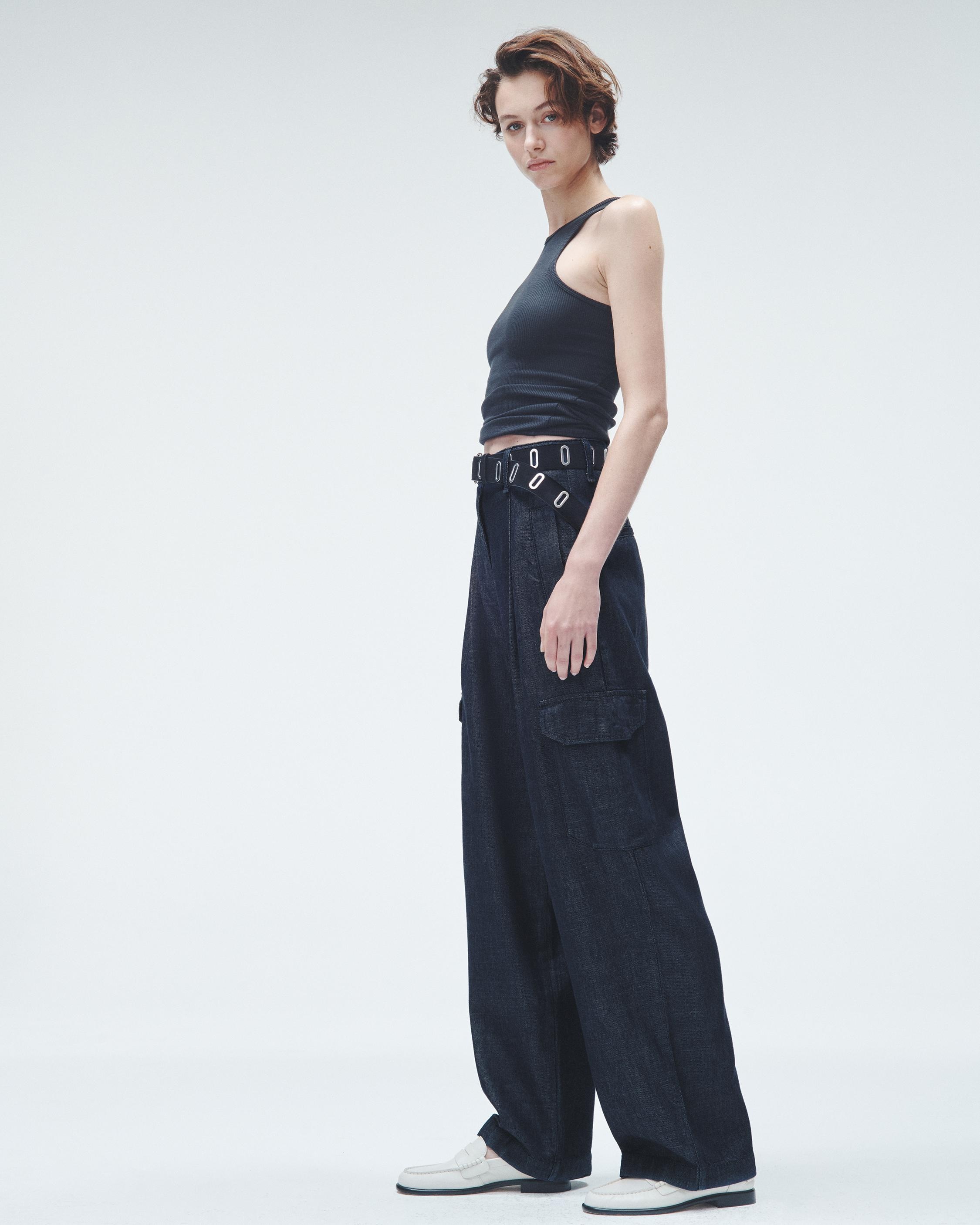 Featherweight Cassidy Cargo - Rinse
Mid-Rise Featherweight Jean - 3