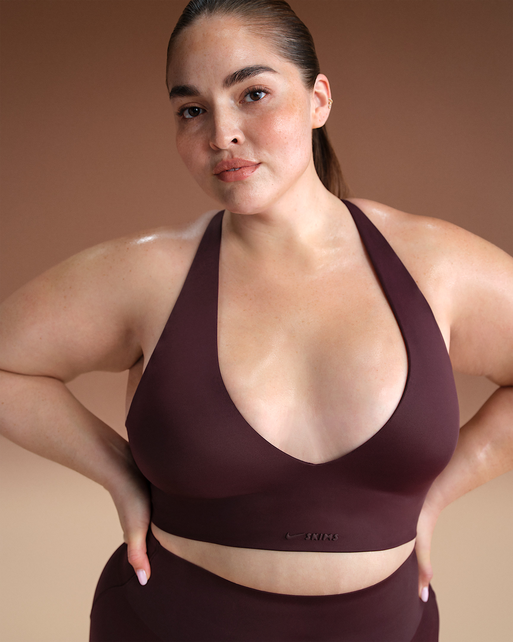 NikeSKIMS Shine Women's V-Neck Bra - 7