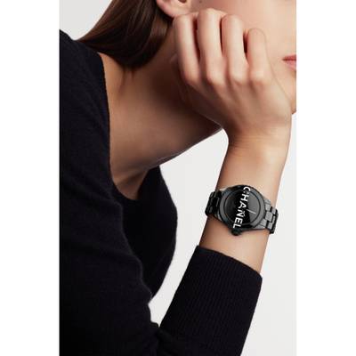 CHANEL J12 WANTED de CHANEL Watch, 38 mm outlook