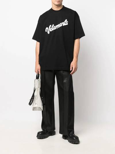 VETEMENTS logo-print short-sleeve T-shirt outlook