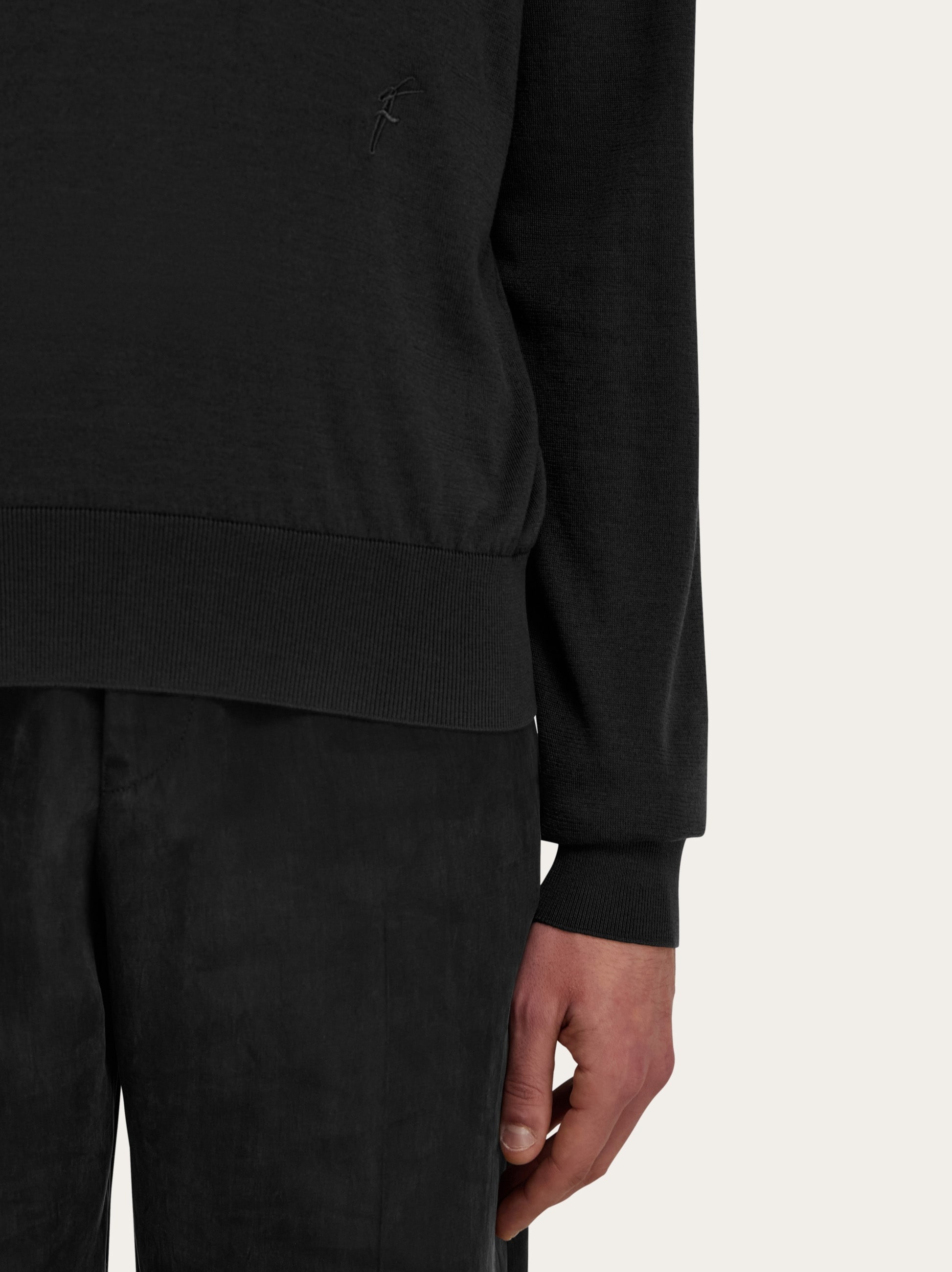 V-neck jumper - 5