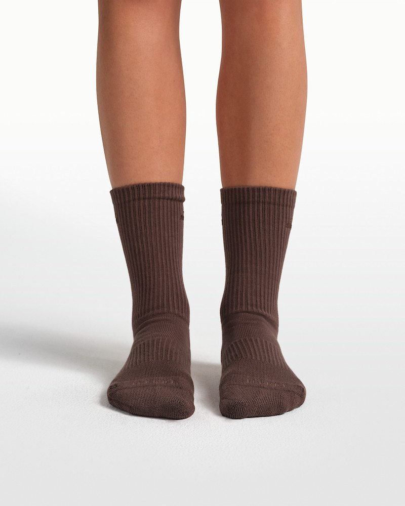 Nike NikeSKIMS Women's Dri-FIT Pilates Grip Crew Socks (1 Pair) outlook