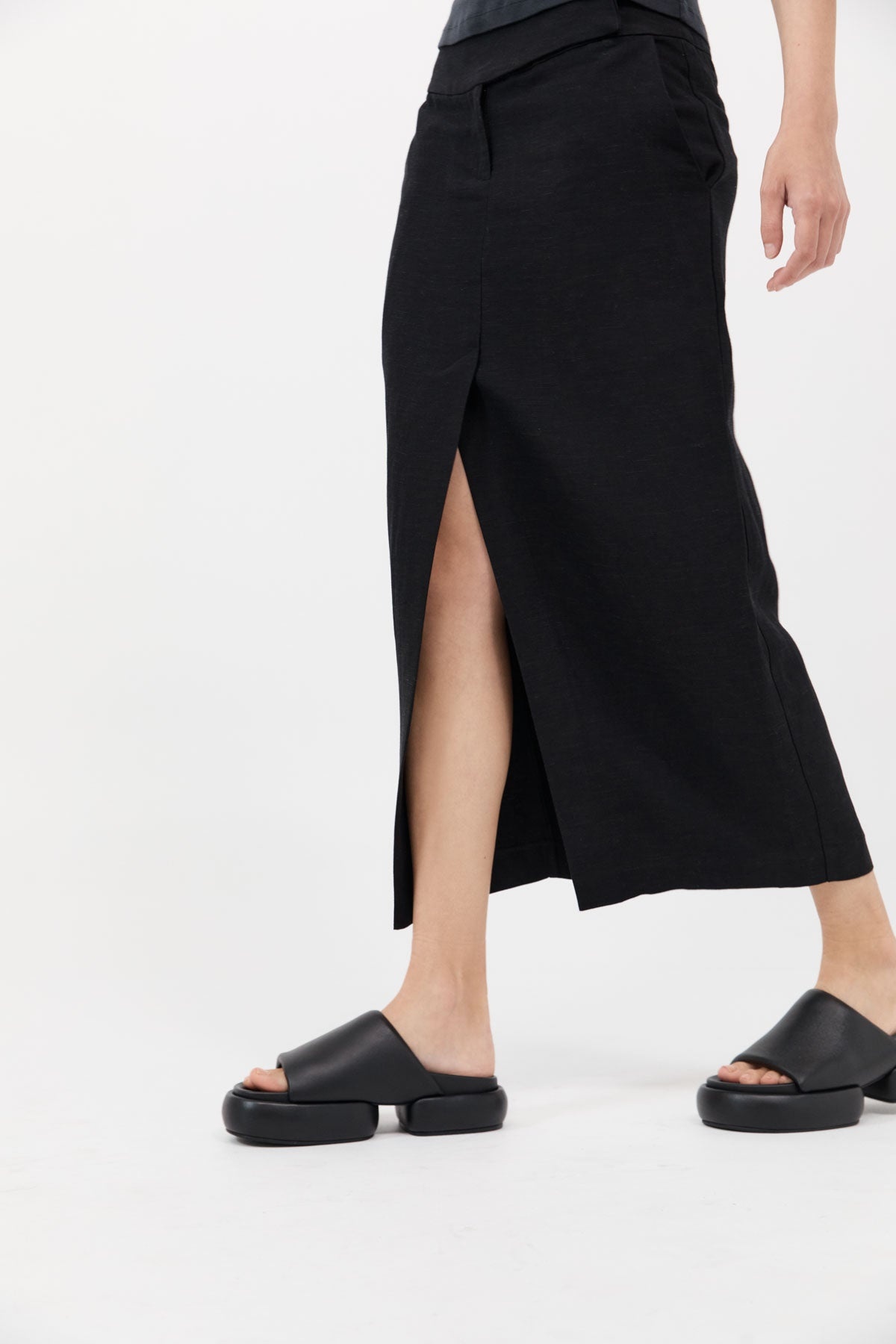 Minimal Pillow Slides - Black - 3
