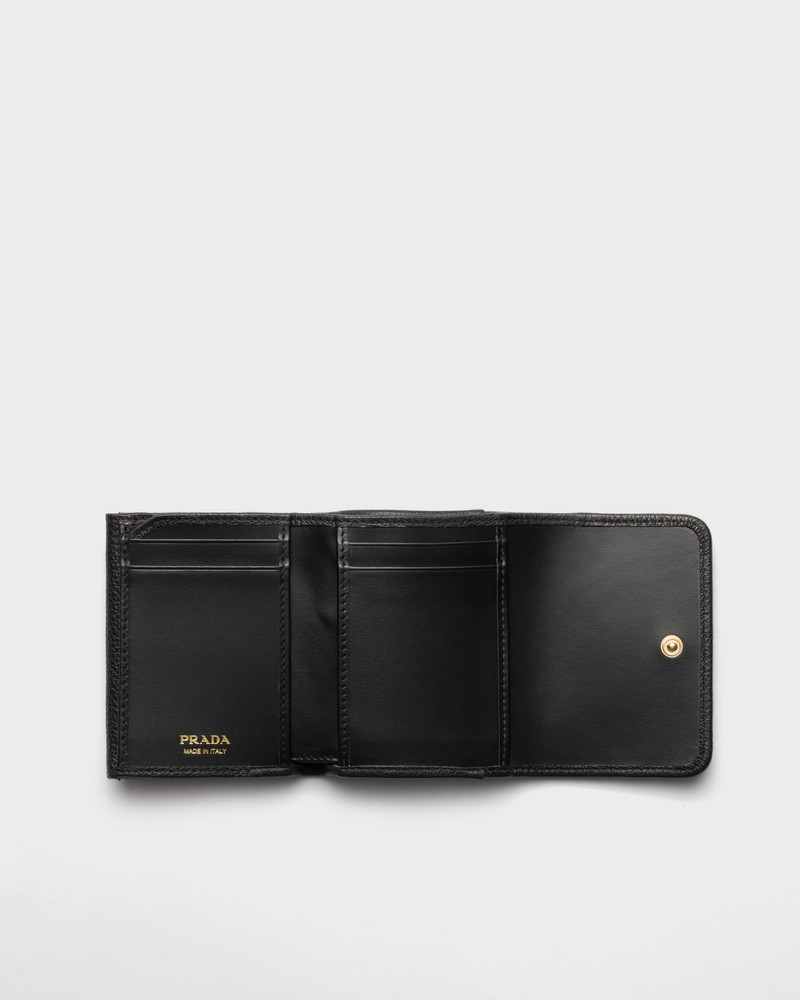 Prada Small leather wallet outlook