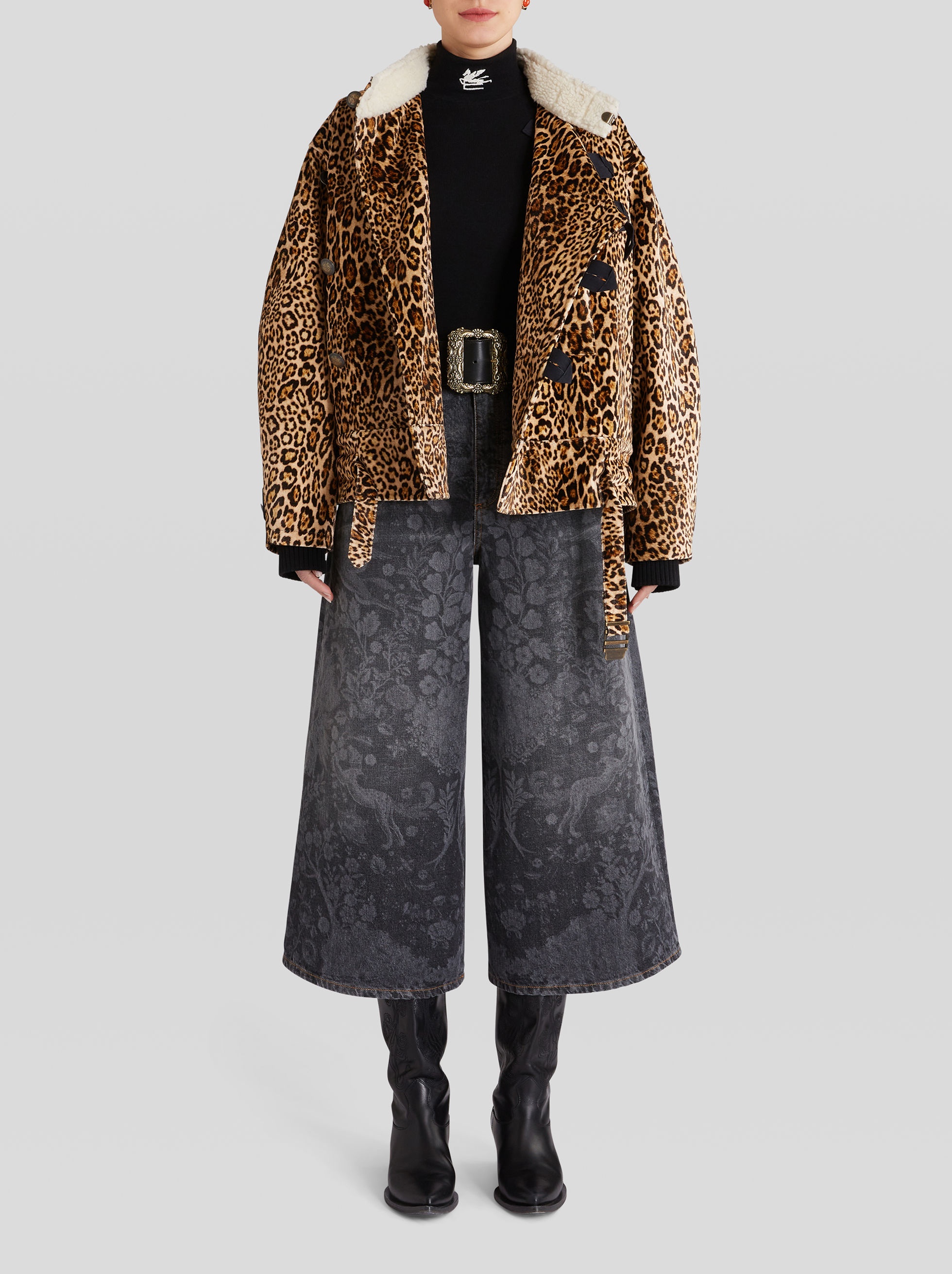 DENIM CULOTTES WITH ORNAMENTAL PATTERNS - 3