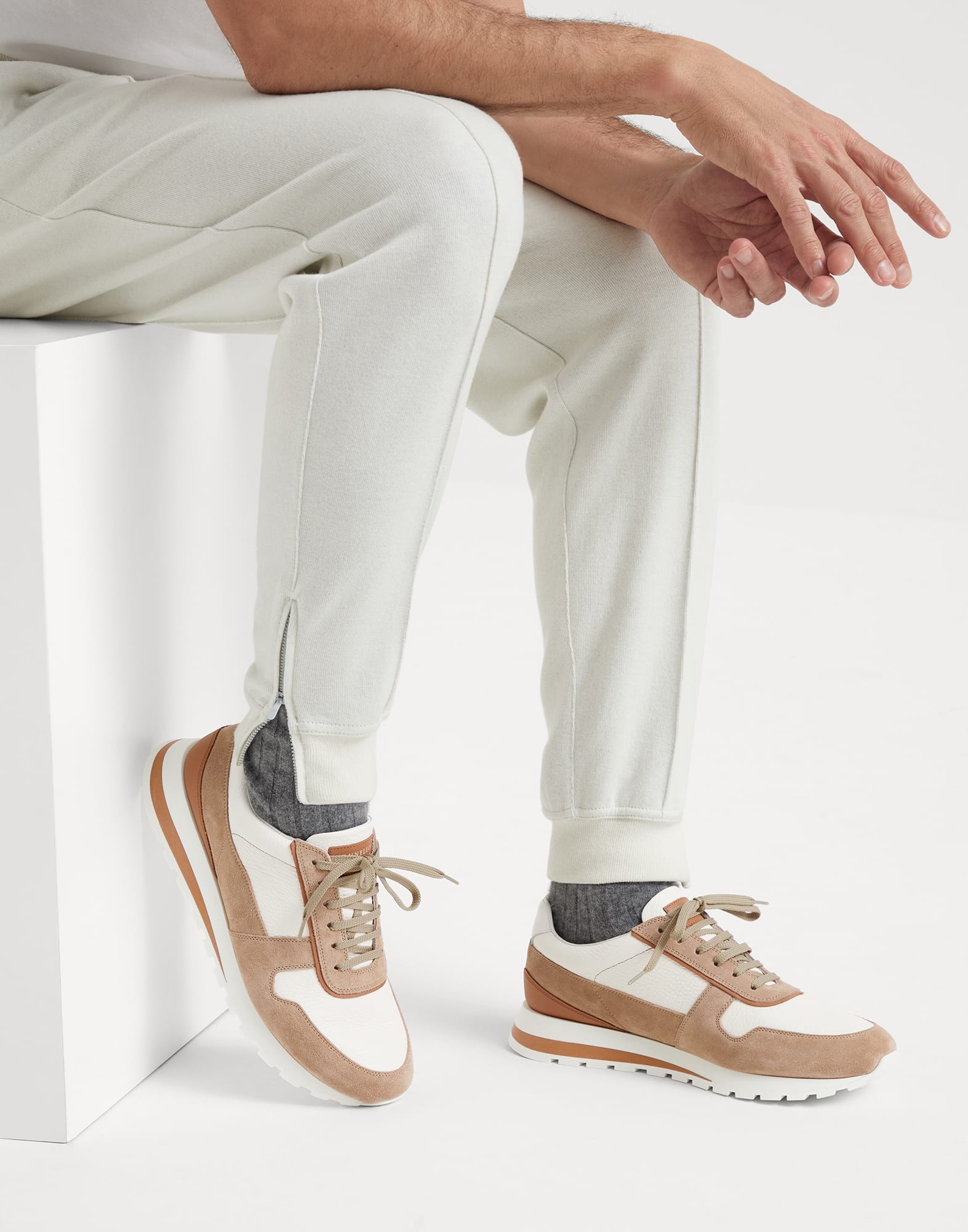 Grained calfskin and washed suede runners - 4
