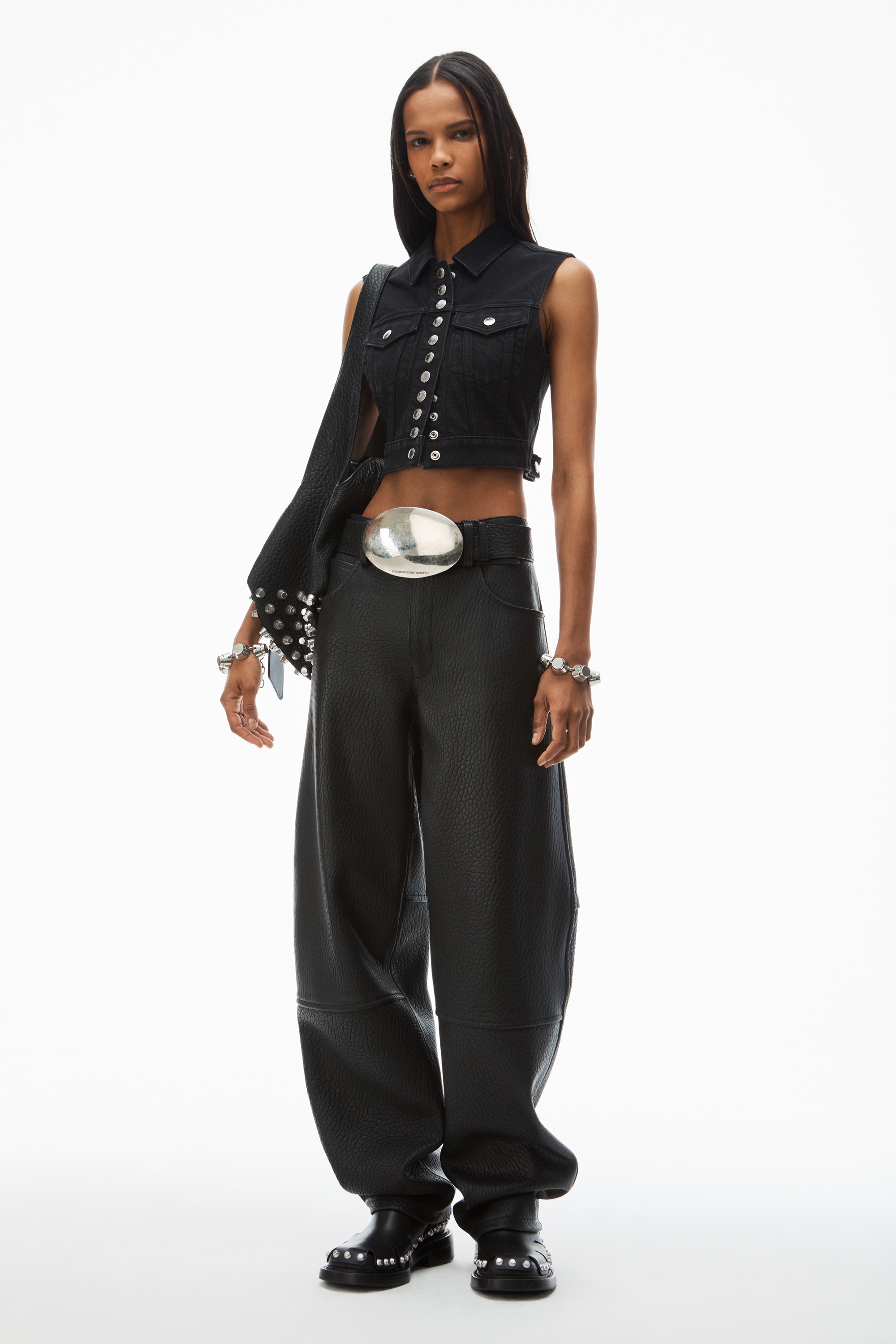 cropped trucker vest in comfort-stretch denim - 2