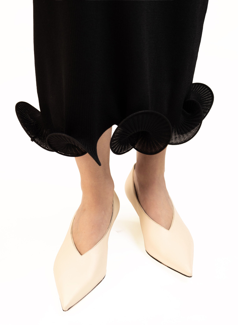 Elleme Vivian Pumps Leather Cream outlook