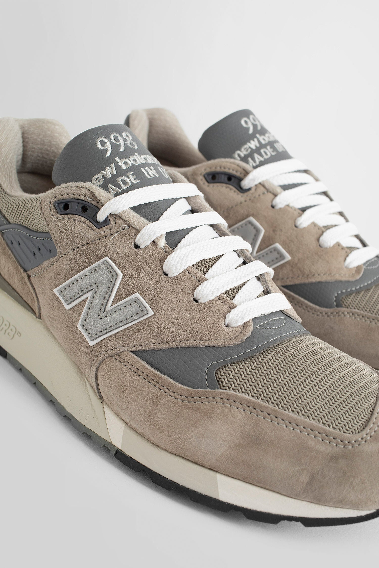 NEW BALANCE UNISEX BEIGE SNEAKERS - 6