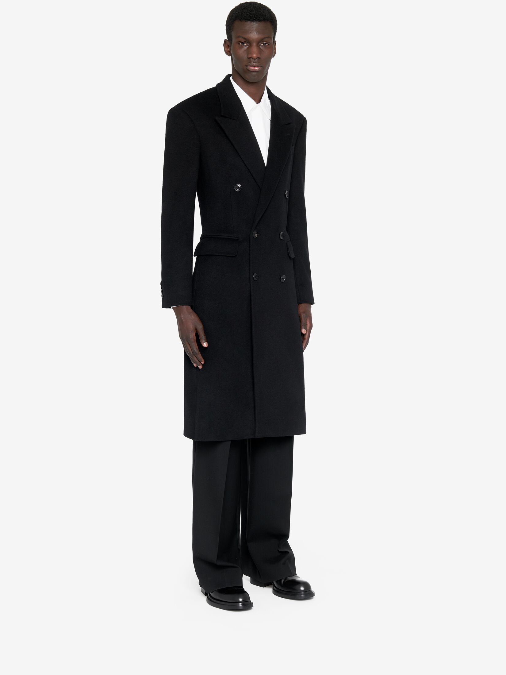 Men's Wide Shoulder Fitted Coat in Black - 3
