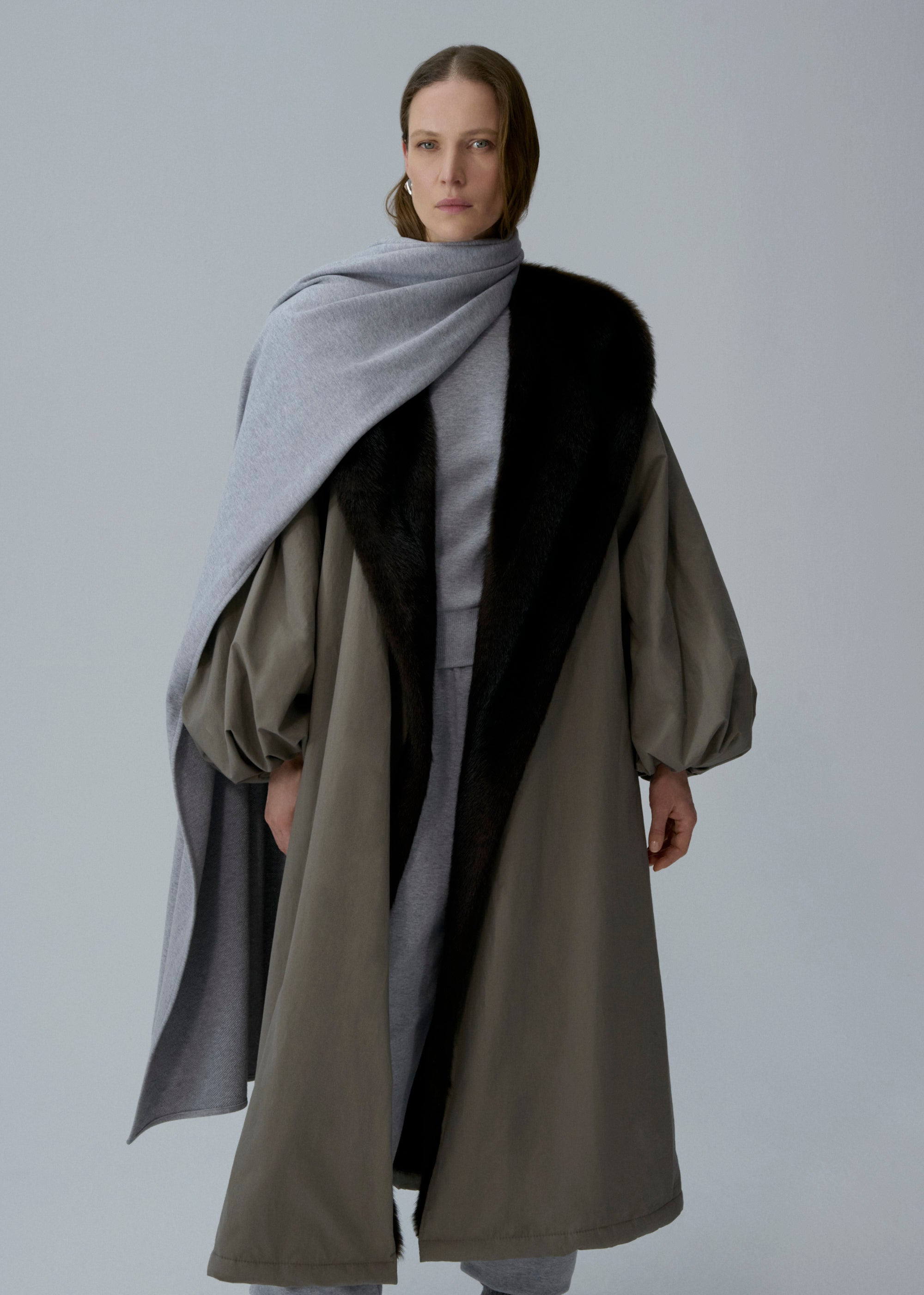 Faux fur hooded coat in grey cotton - 4