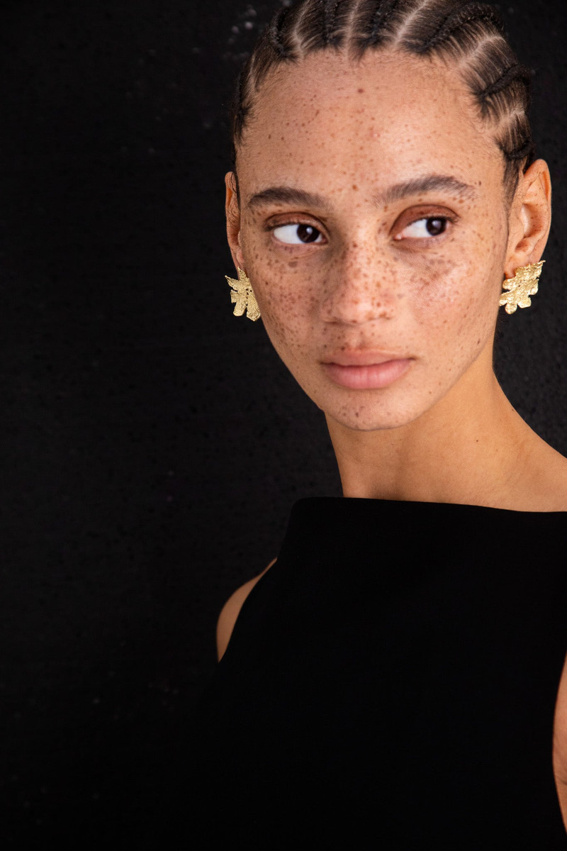 YSSO Anemone Midi Earrings outlook