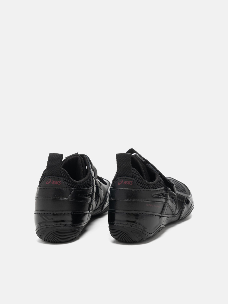 Asics x Issey Miyake Hyper Taping Black/Black outlook