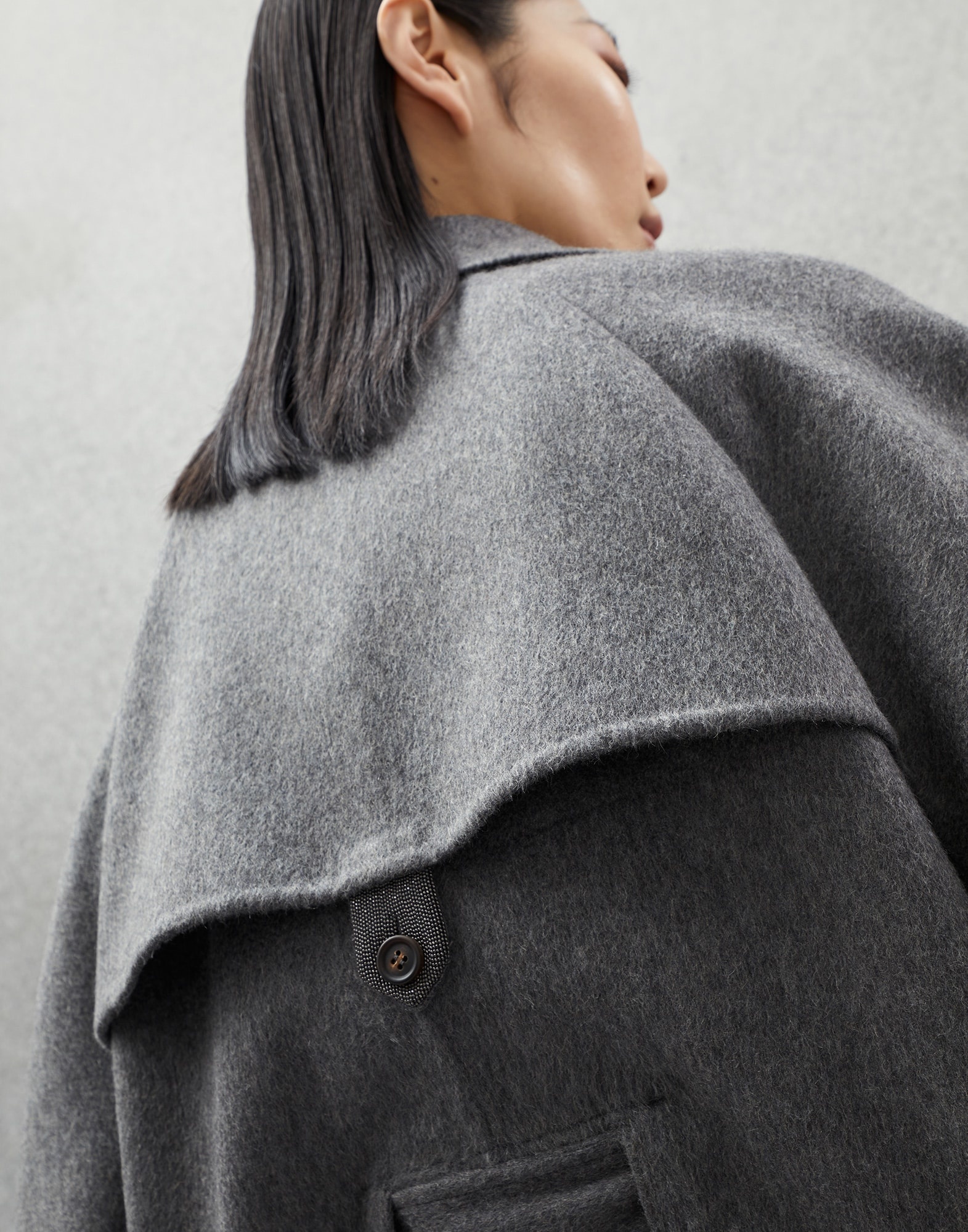 Handcrafted coat in cashmere beaver double cloth with precious button tab - 3