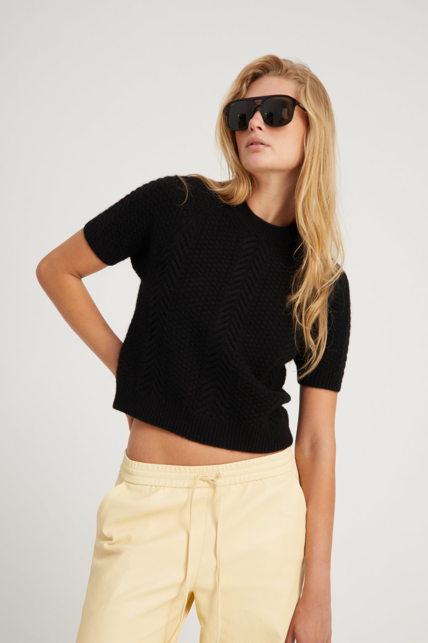 BLACK CASHMERE CABLE KNIT RAGLAN SWEATER - 2